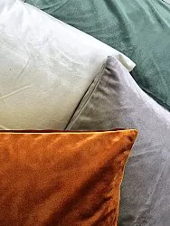 Puzdro na vankúš Marlyn z velvetu (offwhite)