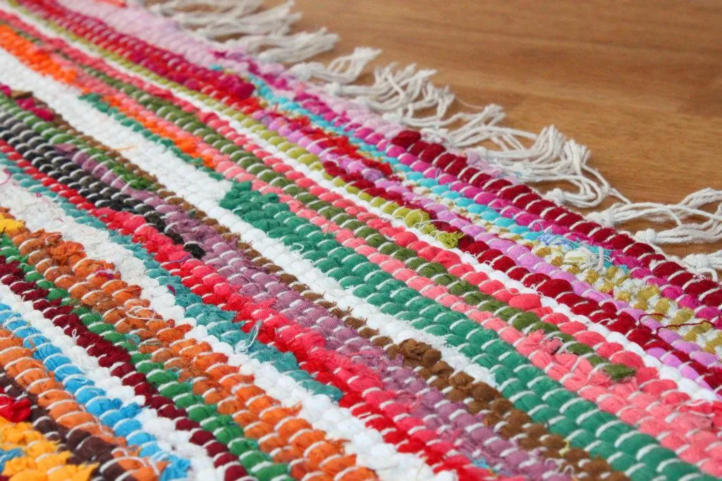 Koberec z kusov - Happy