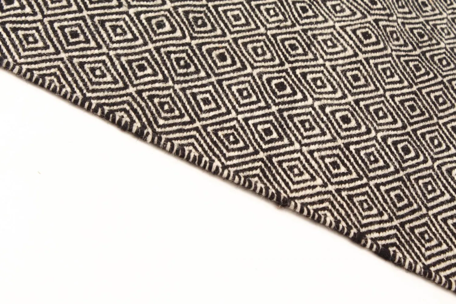 Vlnený koberec - Varella (čierna/biela)