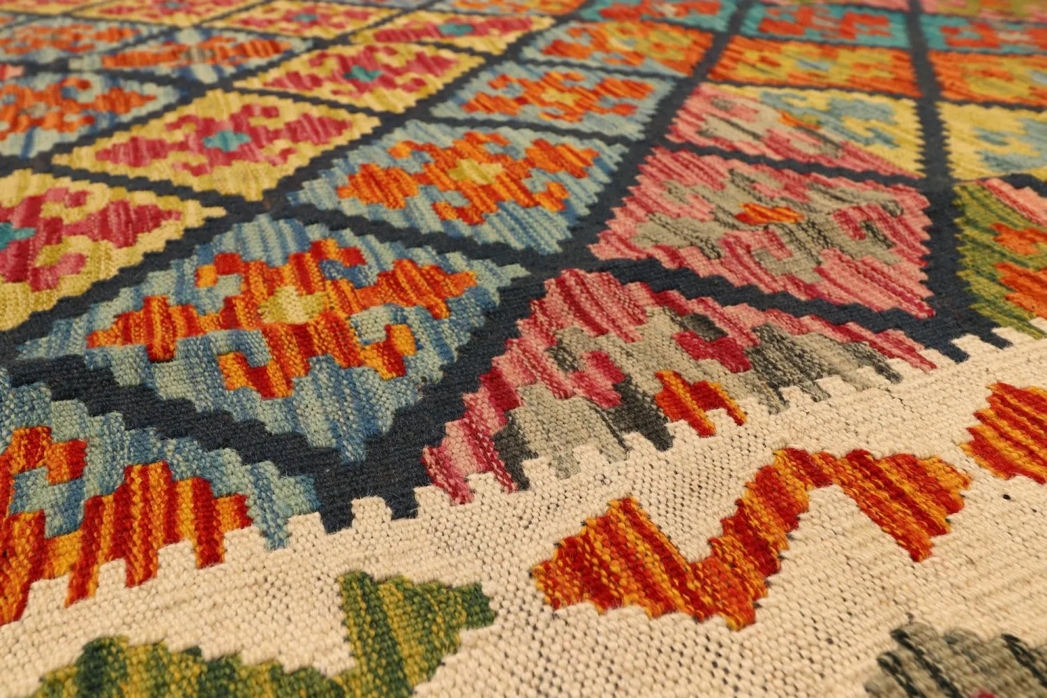 Orientálny kilimový koberec 257 x 184 cm