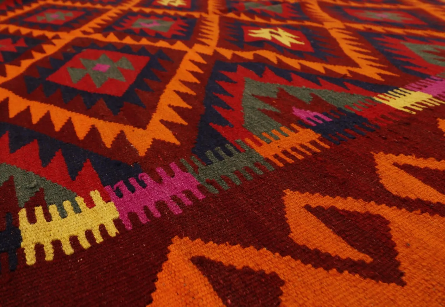 Orientálny kilimový koberec 398 x 157 cm