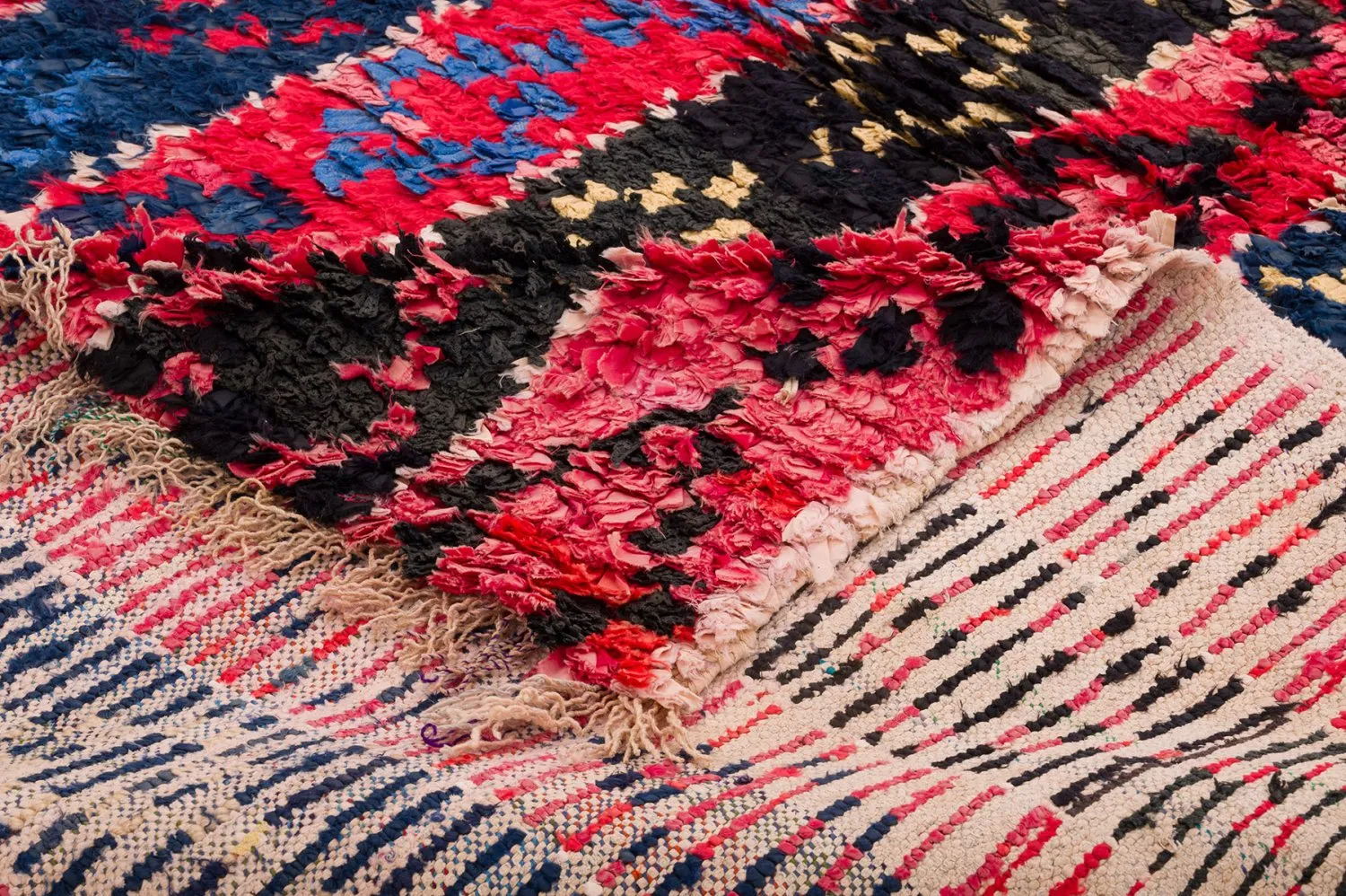 Marocký berberský koberec Boucherouite 135 x 205 cm