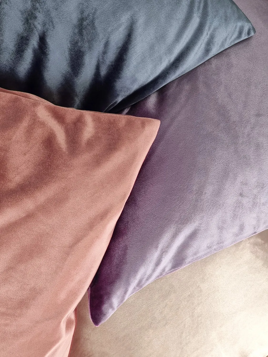 Puzdro na vankúš Marlyn z velvetu (ružové)