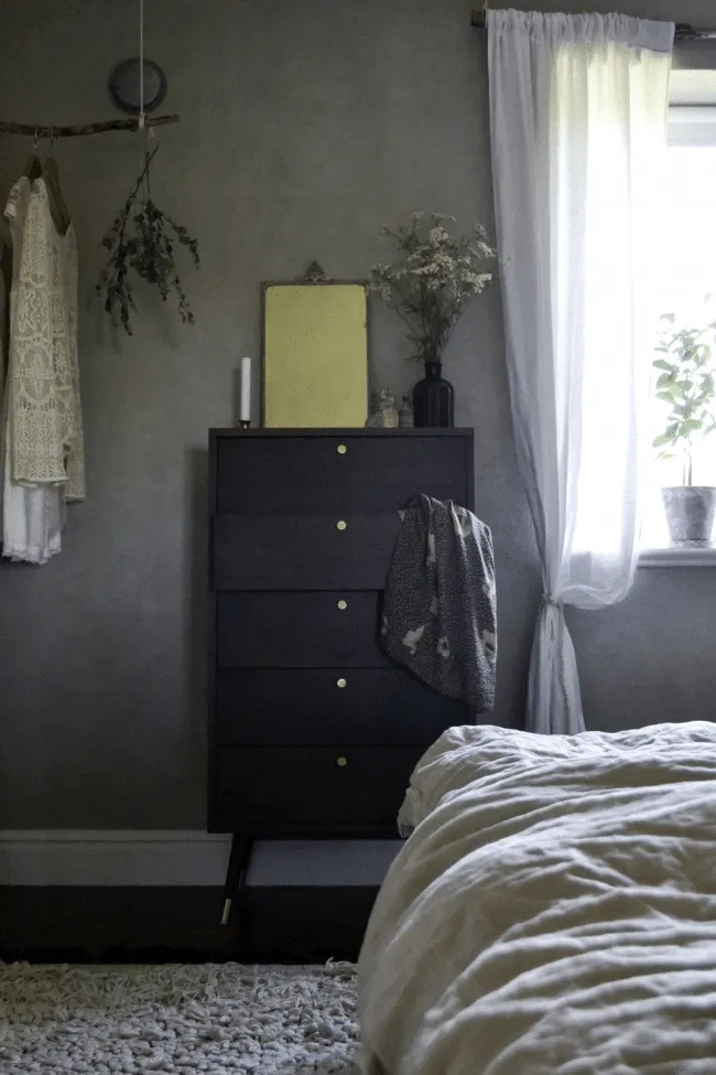 Byrå - Prime - 5 lådor (valnöt/mässing)