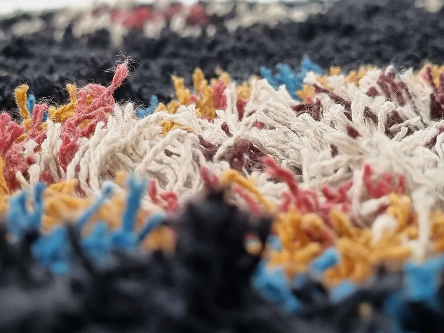 Koberce s dlhým vlasom - Marden Natural Cotton Shaggy (čierna/multi)