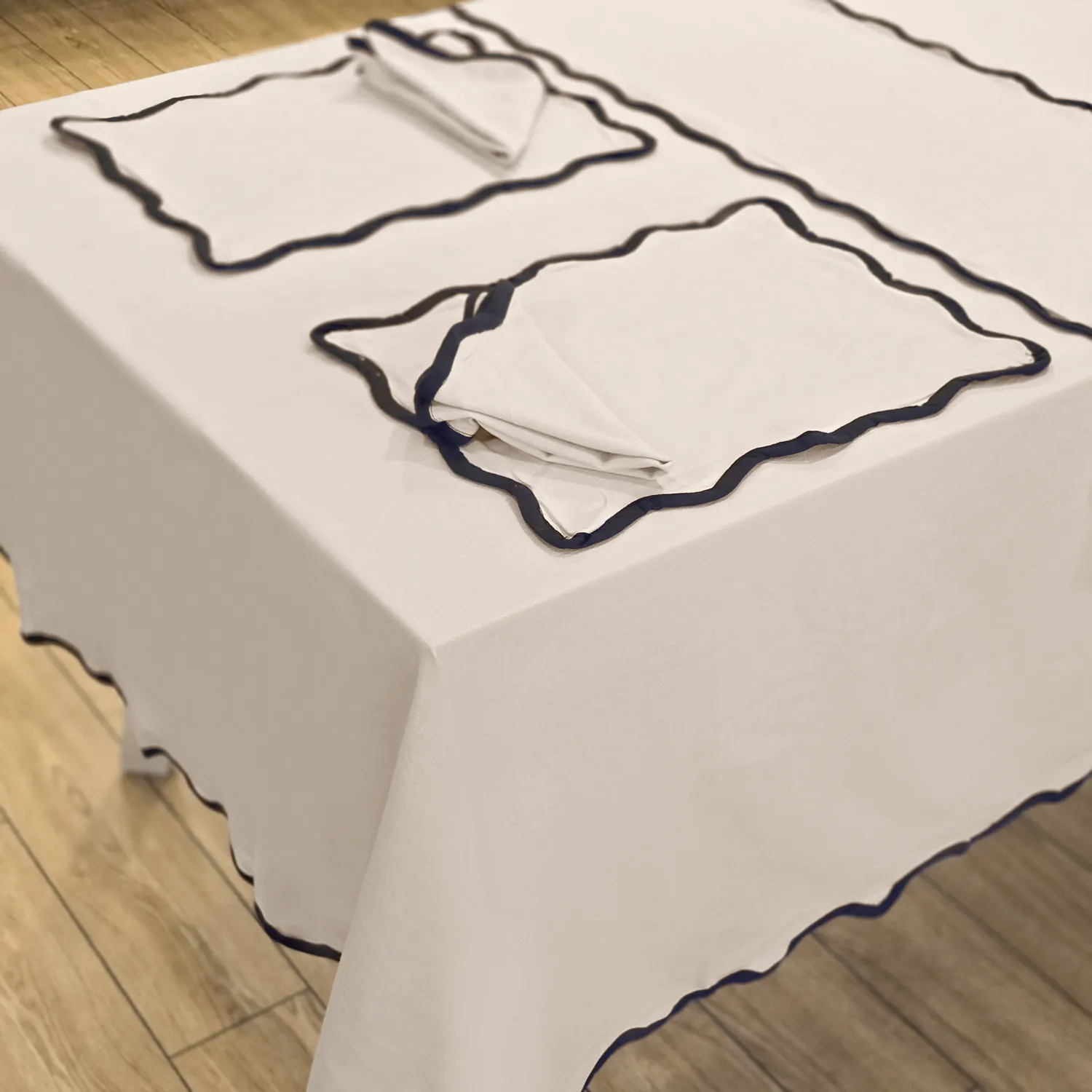 Behúne na stôl - Yrsa (svetlo béžová)