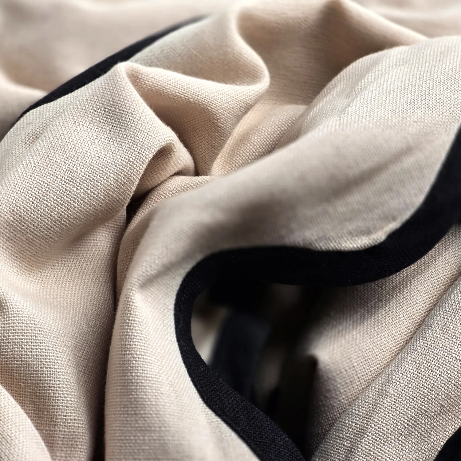 Behúne na stôl - Yrsa (svetlo béžová)