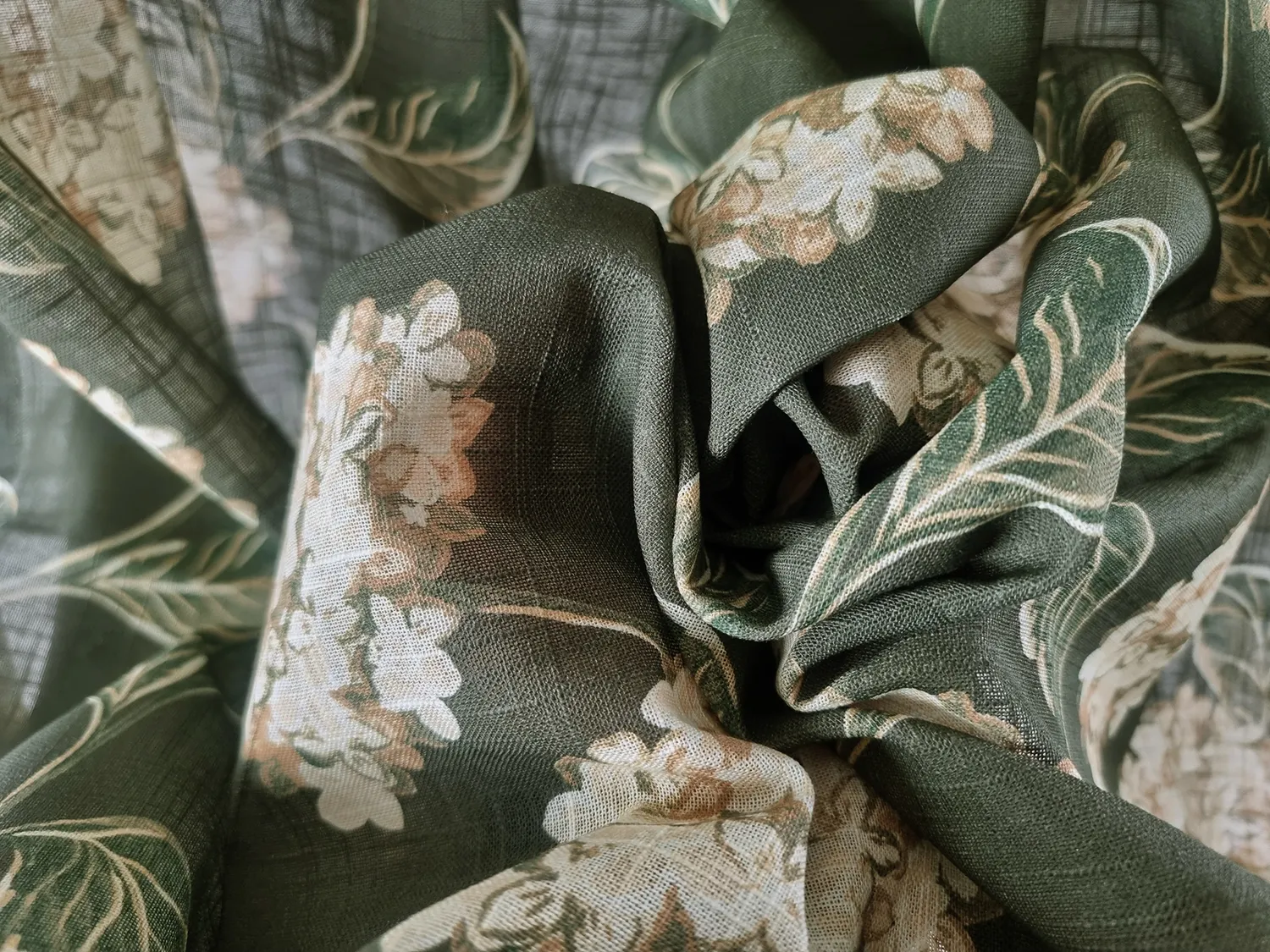 Behúne na stôl - Behúne Dorthe (zelená)