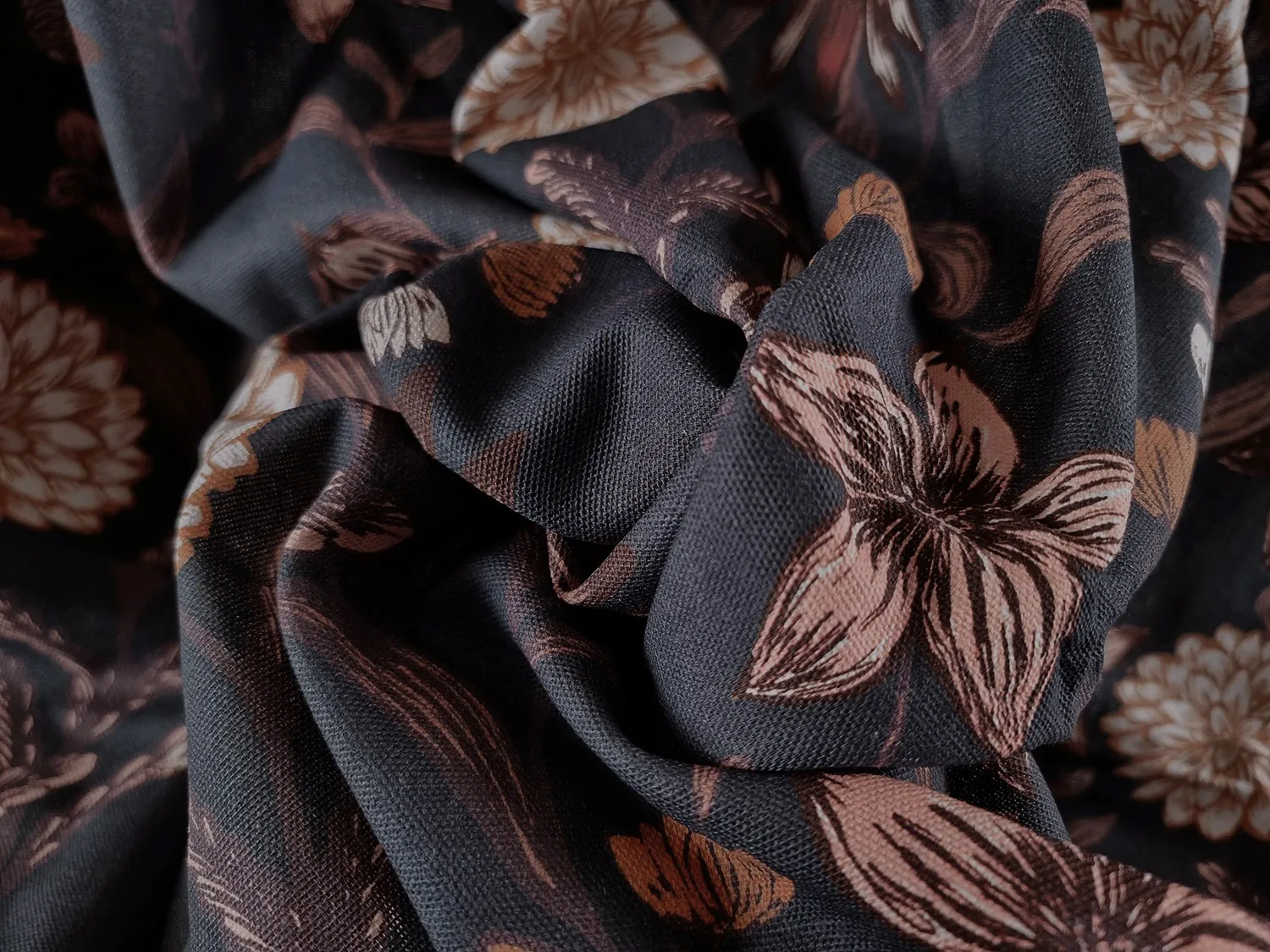 Behúne na stôl - Behúne Lotten (tmavošedé)