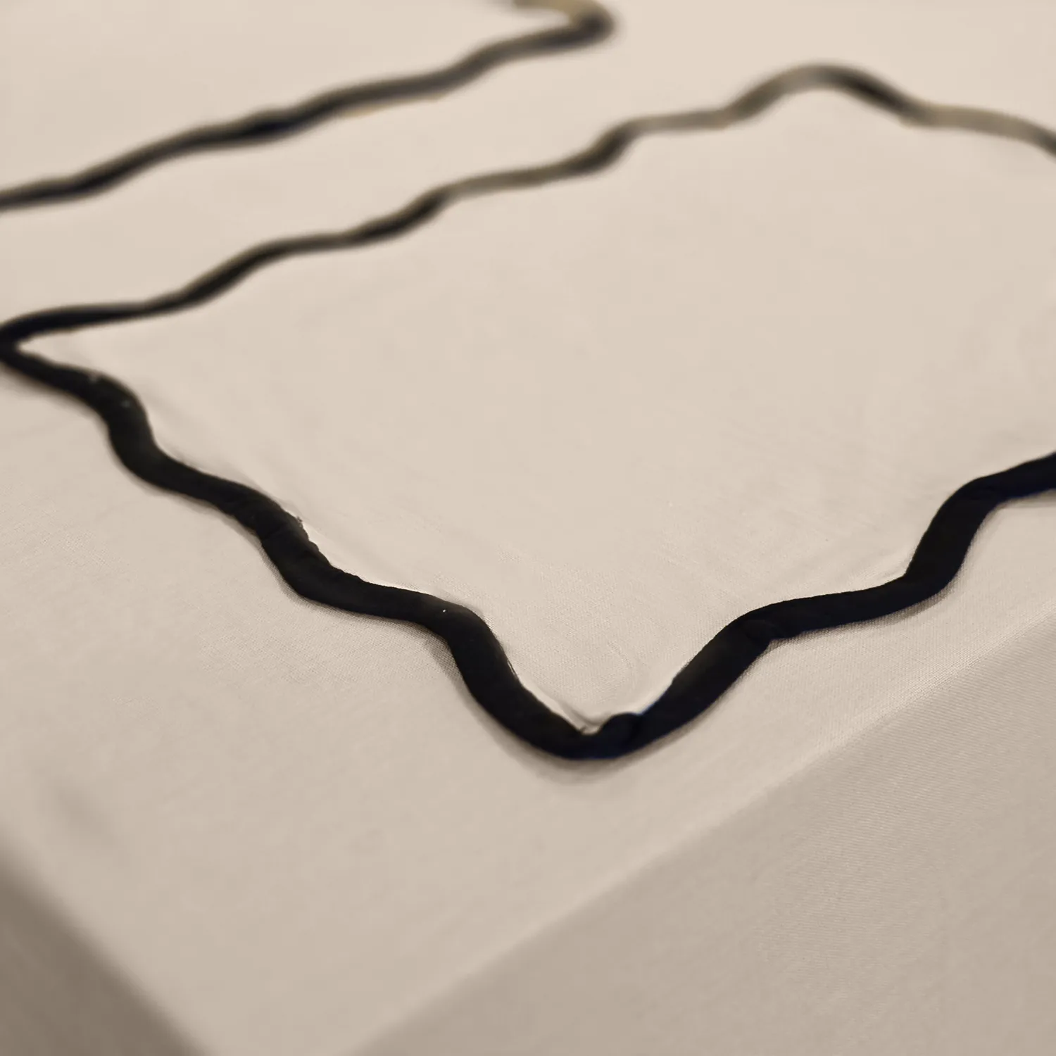 Americký stôl - 2 kusy Yrsa (svetlo béžová)