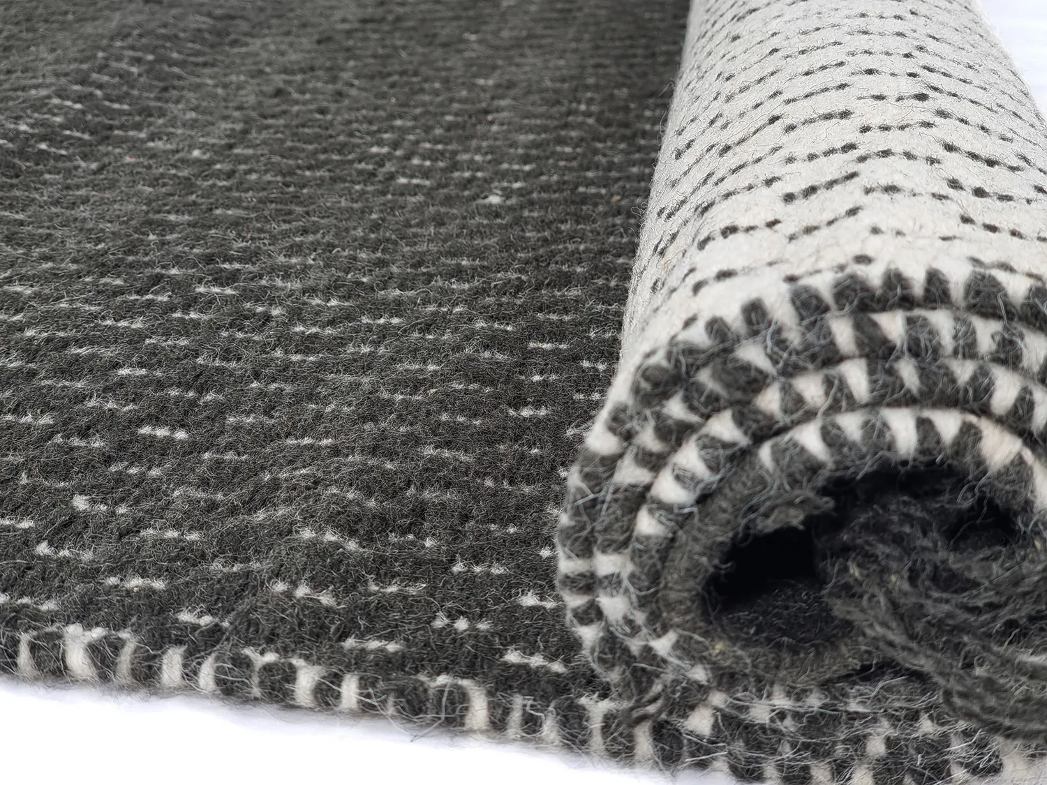 Vlnený koberec - Clovelly (tmavo šedý)