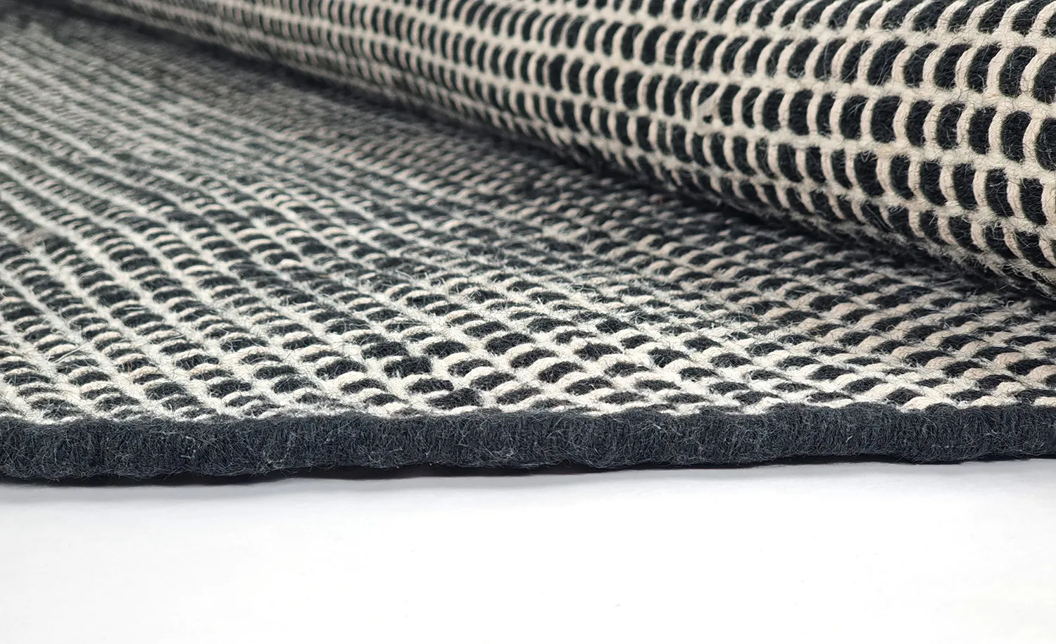 Kruhový koberec - Coastal (čierna/biela)