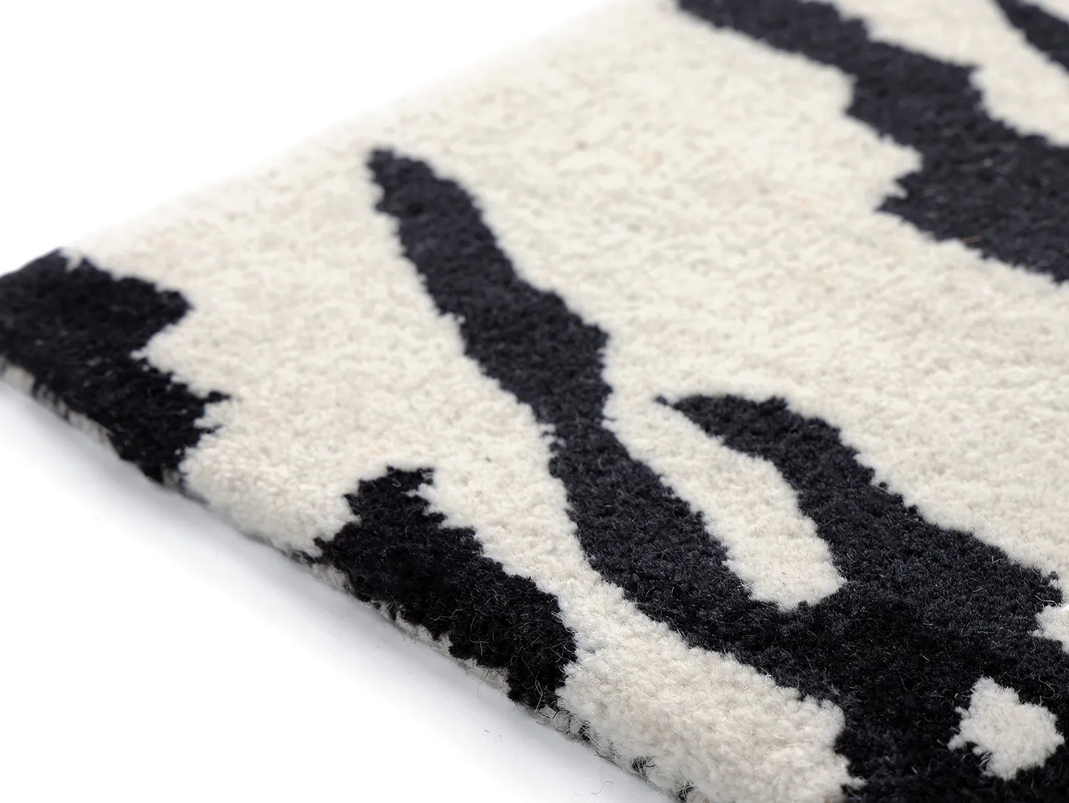 Rohožka - Zebra Tufted Wool Premium (biela/čierna)