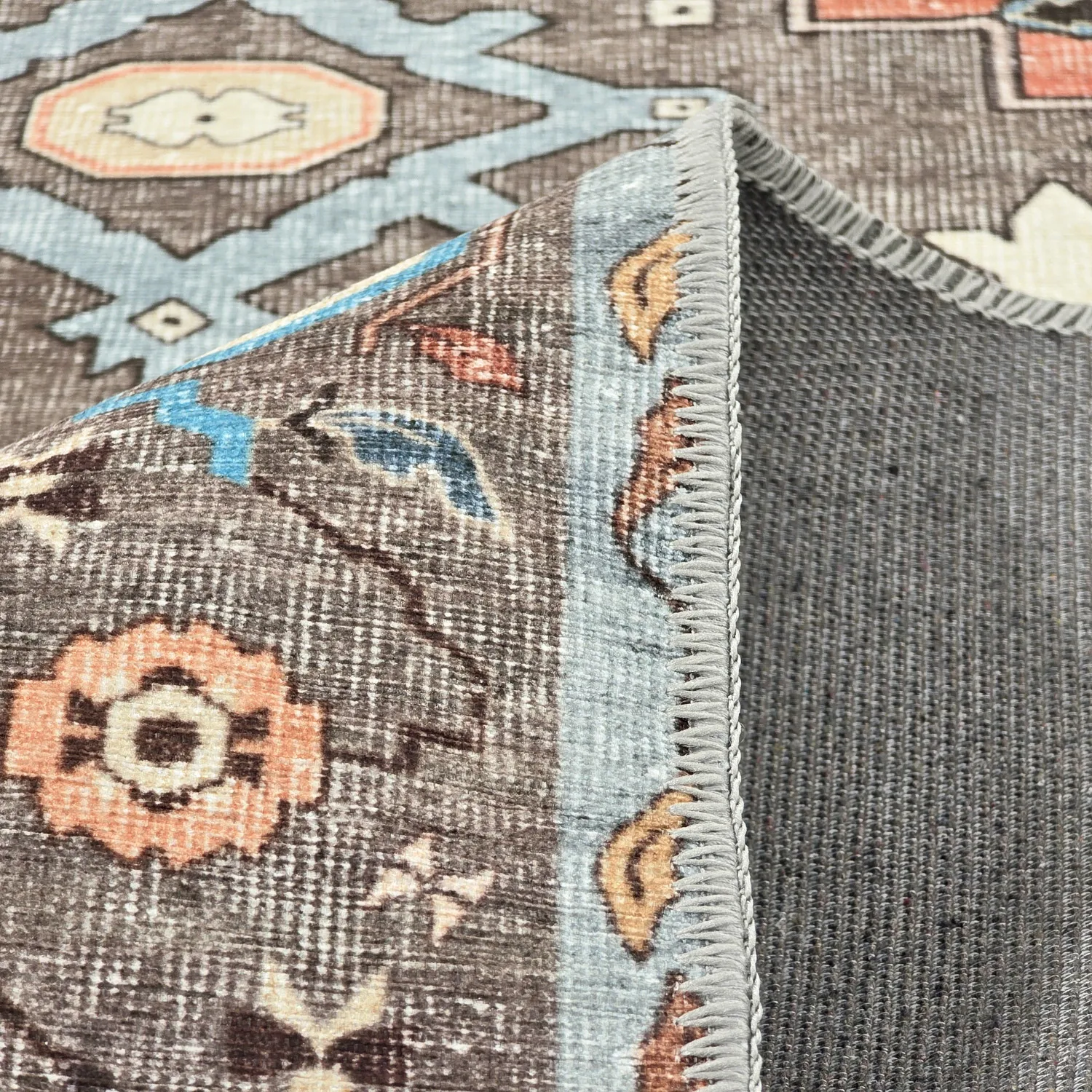 Koberec s plochým tkaním - Kordava (šedý/červený)