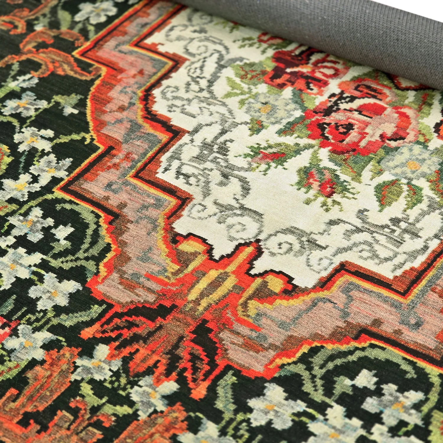 Koberec s plochým tkaním - Masarida (čierny/multi)