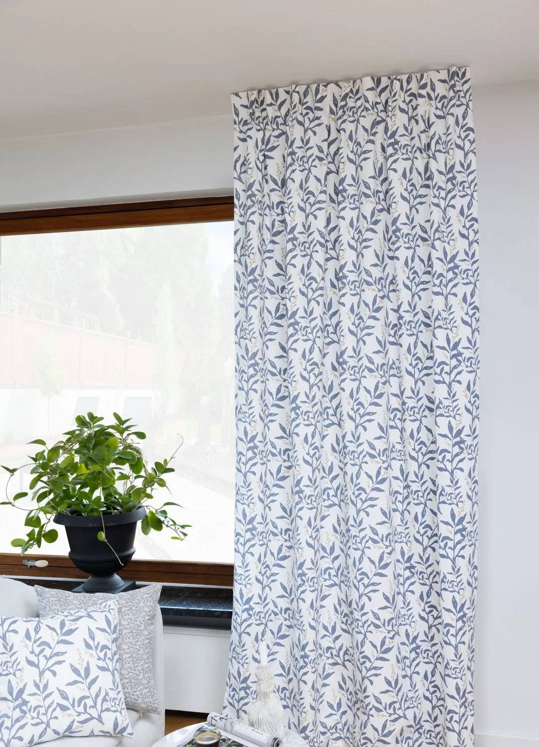 Záclony - Záclona z bavlny Katri (modrá)