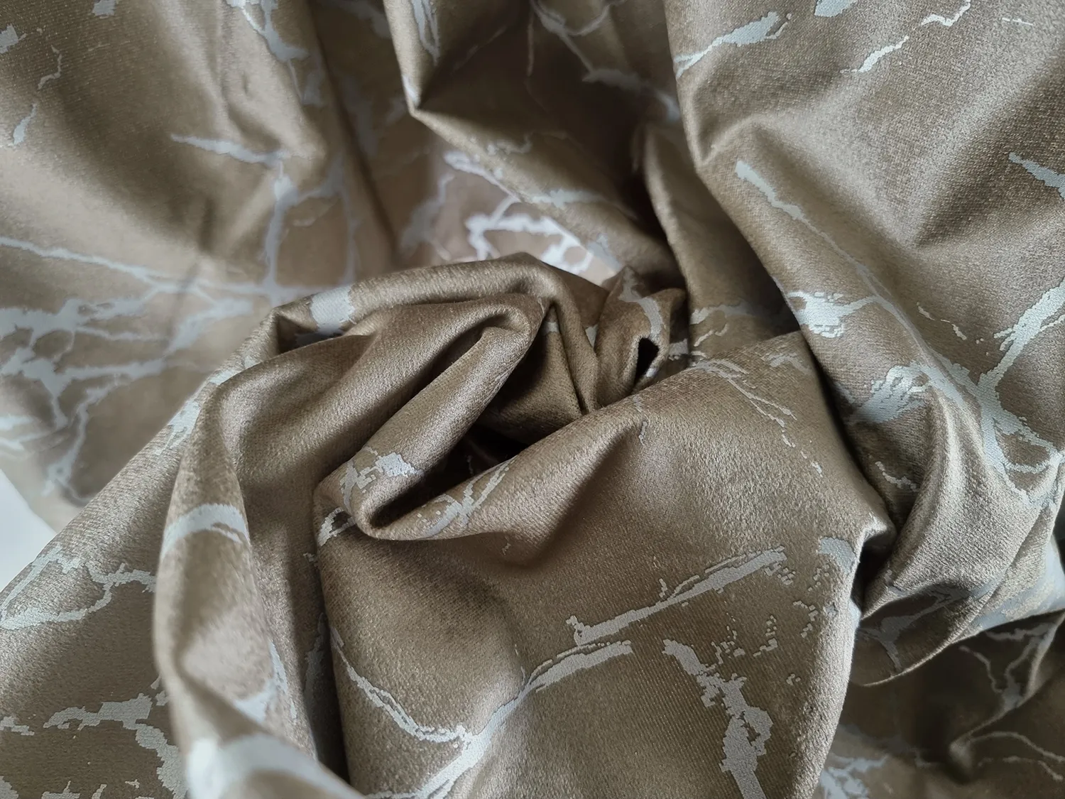 Záclony - Záclona z velúru Florina (svetlohnedá)