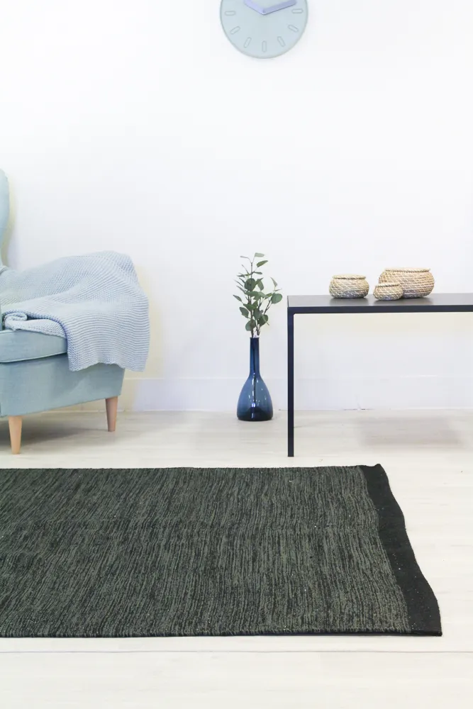 Koberec z kusov - Slite (čierna)