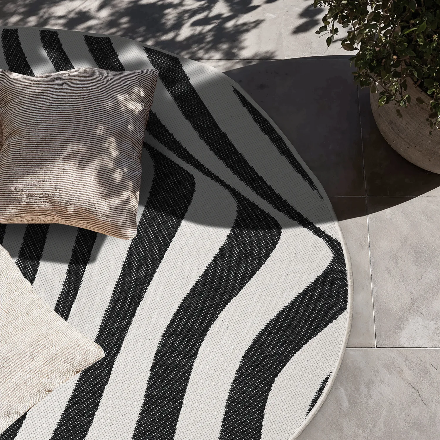 Inomhus- utomhusmatta - Remina (svart/vit)