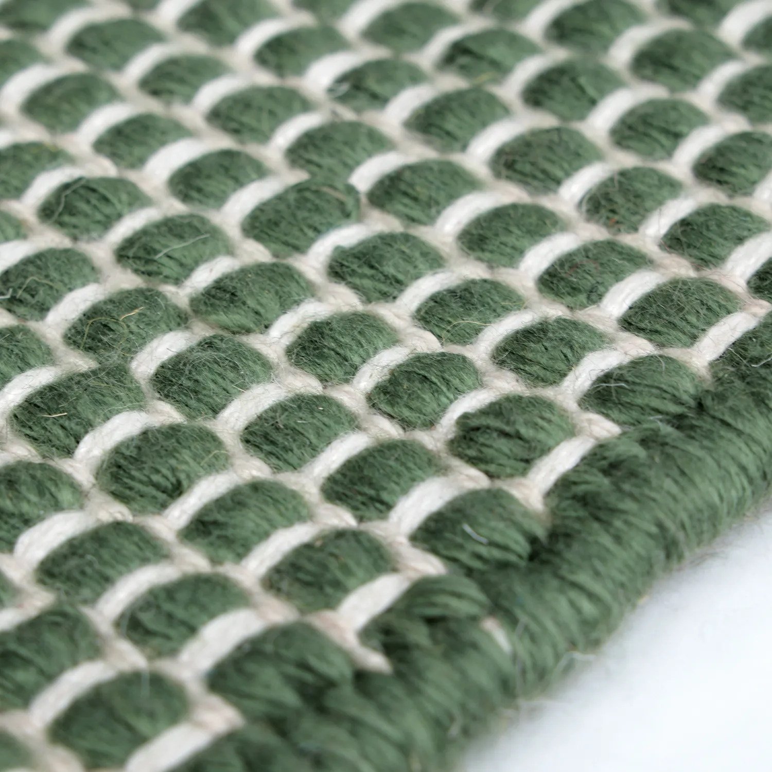 Koberec na vnútorné a vonkajšie použitie - Coastal Wool Look (zelená/biela)