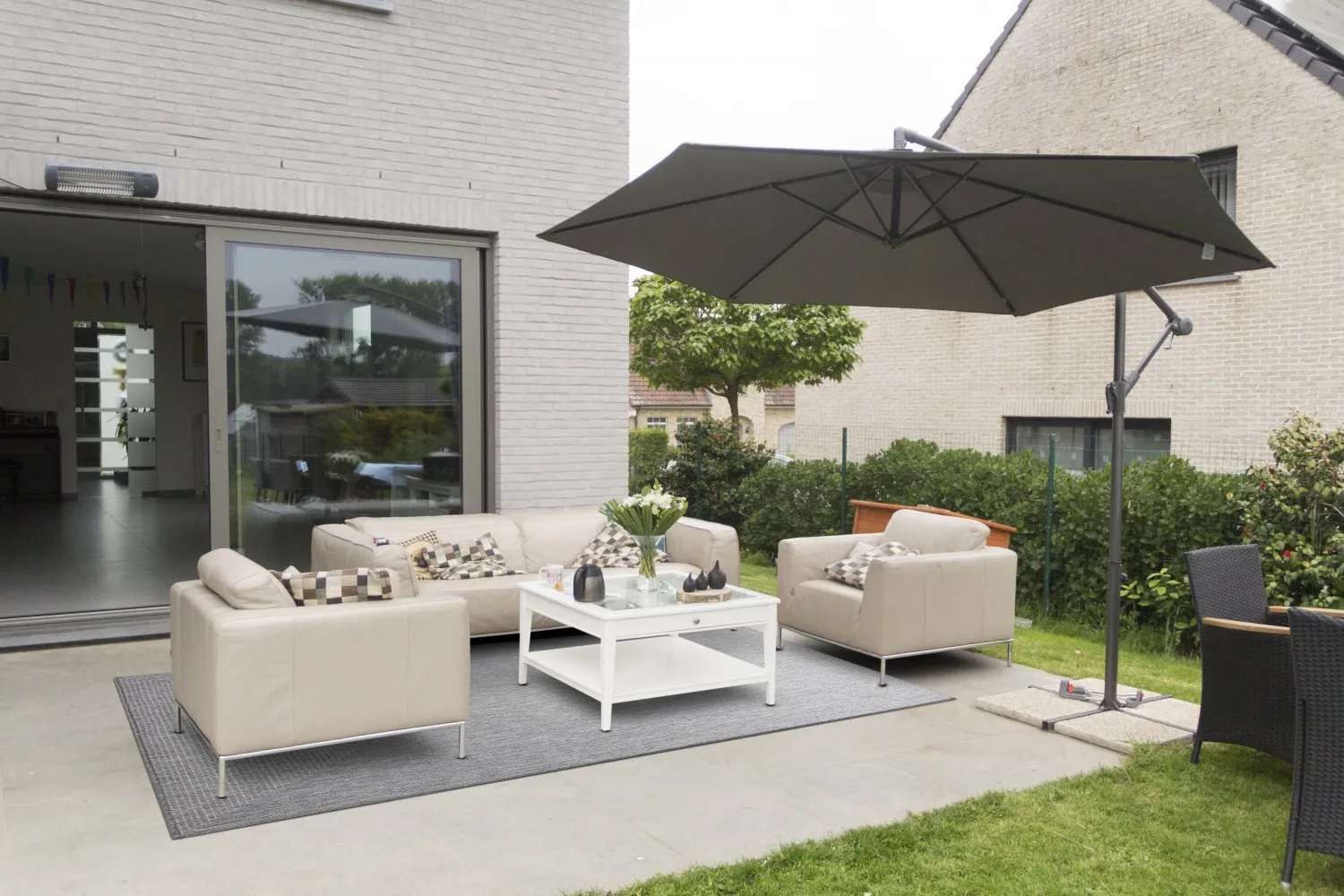 Koberec na vnútorné a vonkajšie použitie - Arlo (šedá)