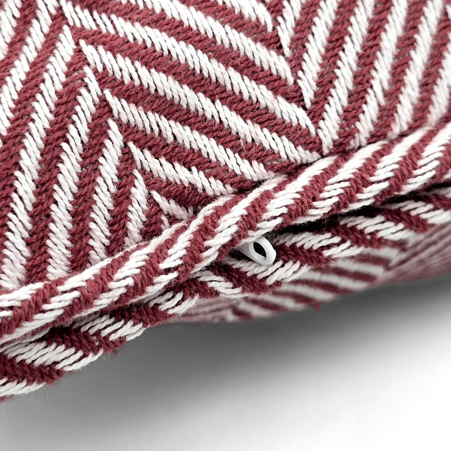 Puzdro na vankúš - Denisa Fishbone (červená/biela)