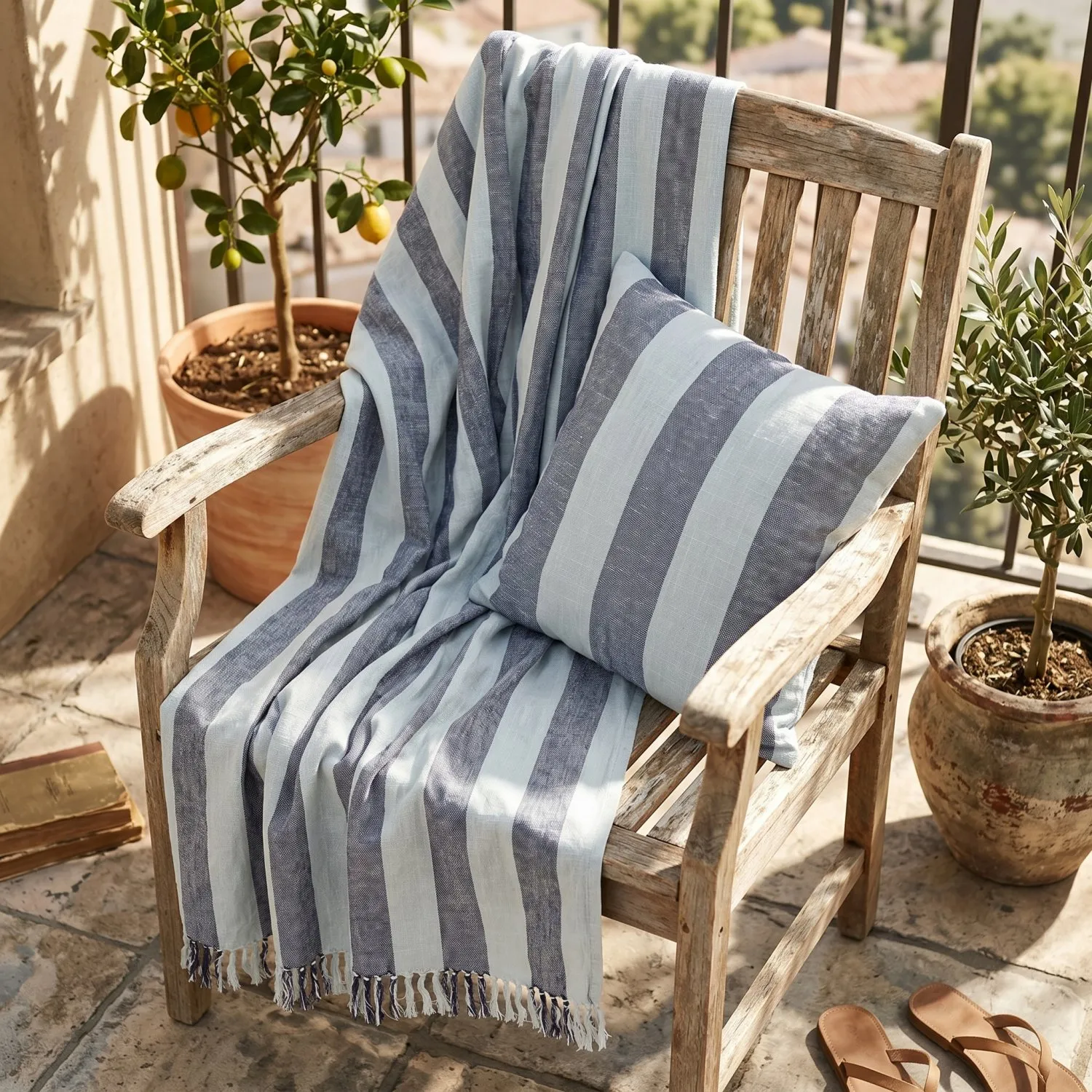 Kuddfodral - Kora stripe cotton cushion cover (navy/ljusblå)