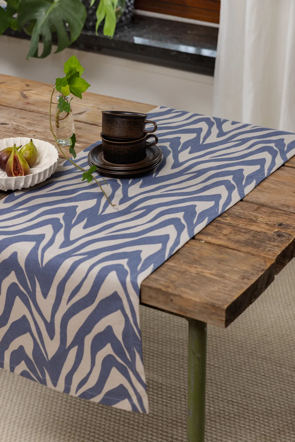 Behúne na stôl - Behúne Laura (modrá)