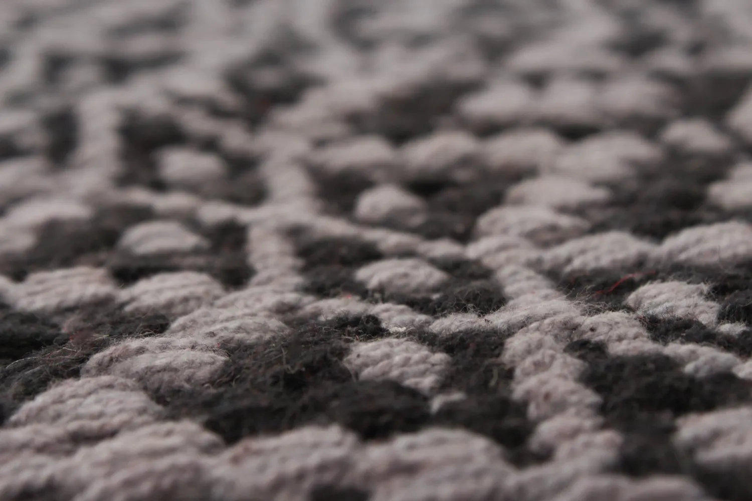 Koberec z kusov - Lykke (šedá/tmavo šedá)