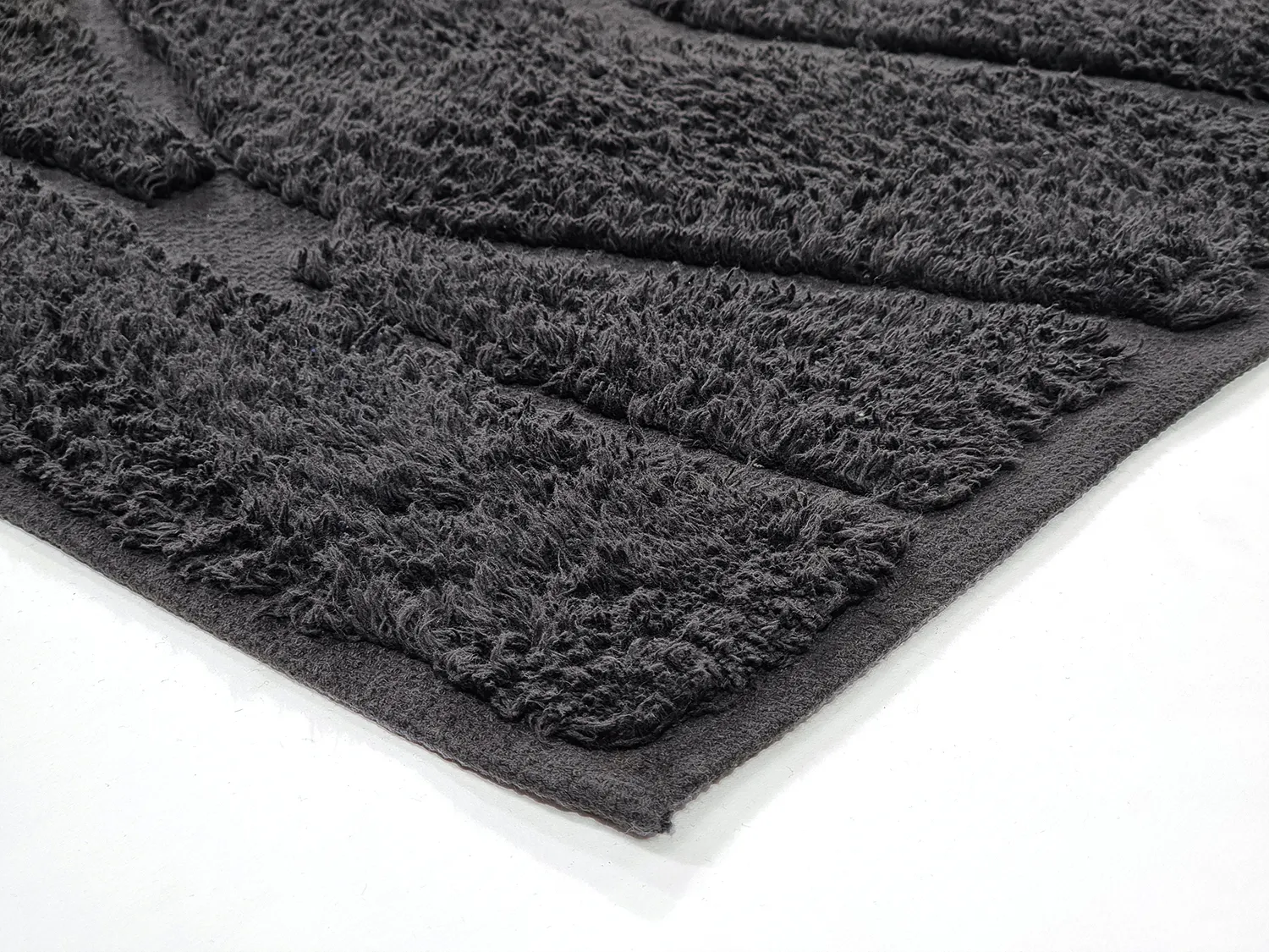 Koberce s dlhým vlasom - Brynn Natural Cotton Shaggy (čierny)