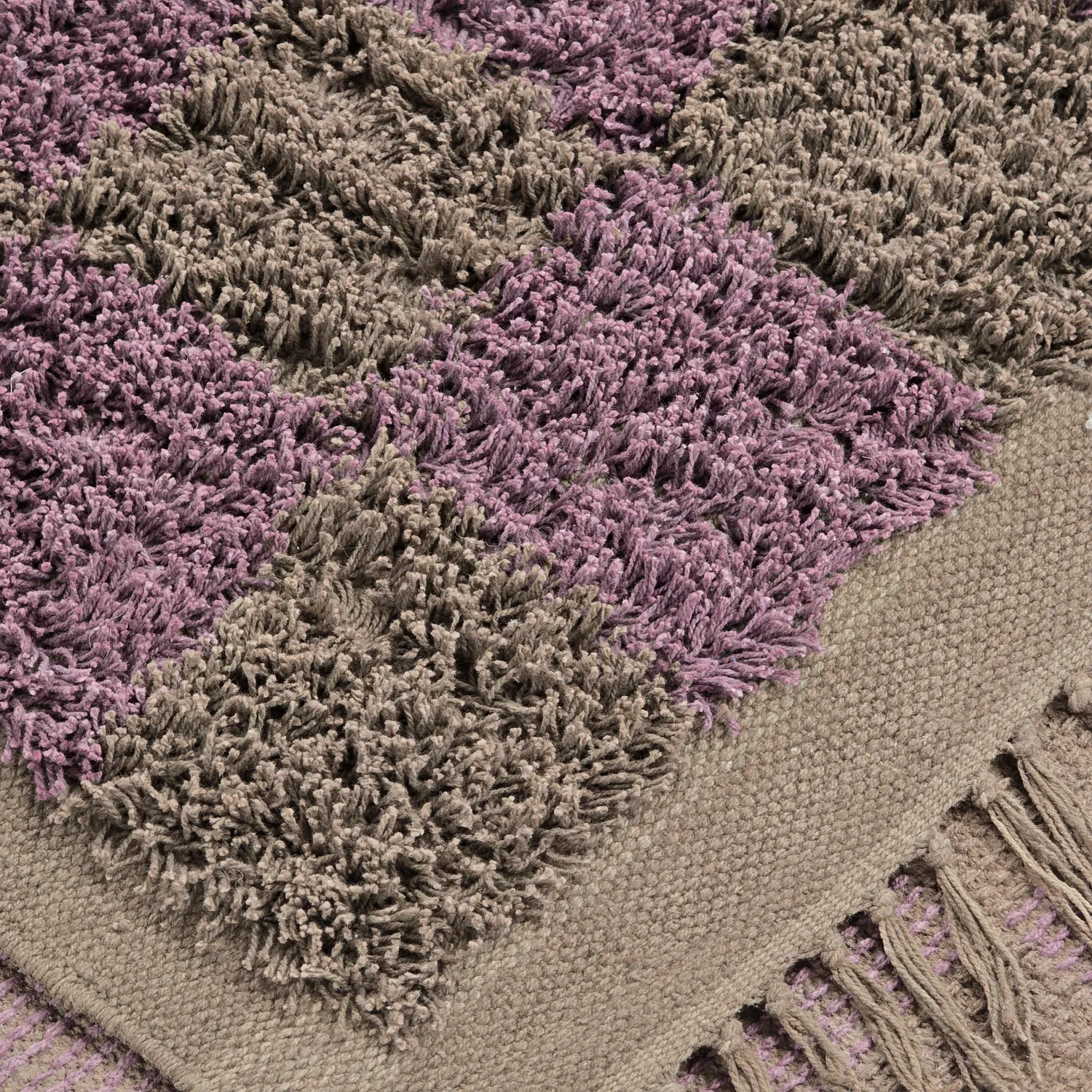 Koberce s dlhým vlasom - Elsey Natural Cotton Shaggy (hnedá/fialová)