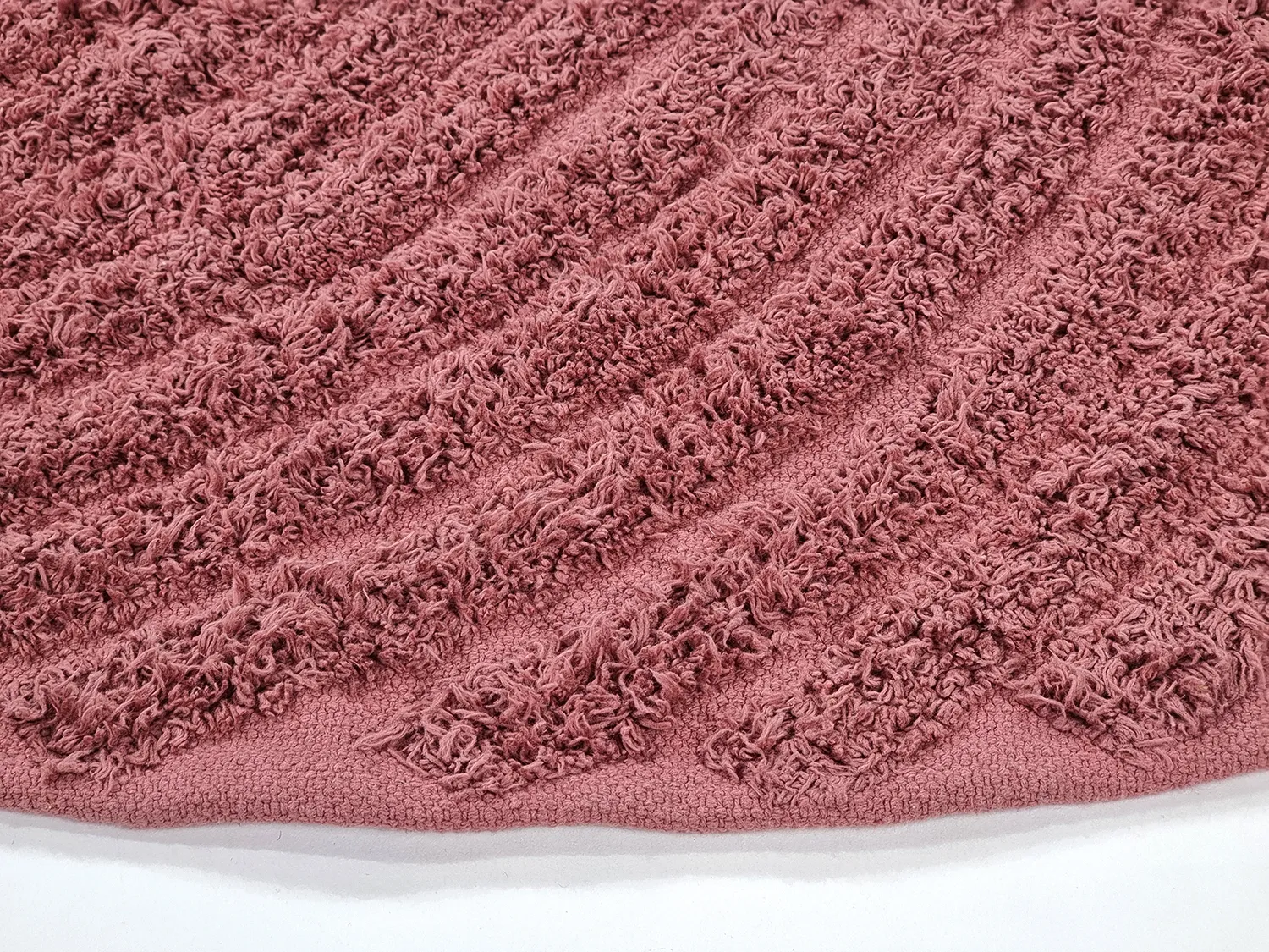 Kolozúbkový koberec - Halo Natural Cotton Shaggy (červená)