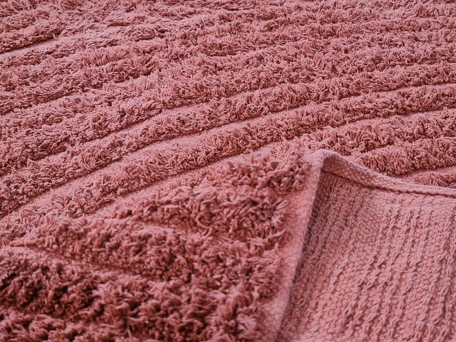 Kolozúbkový koberec - Halo Natural Cotton Shaggy (červená)