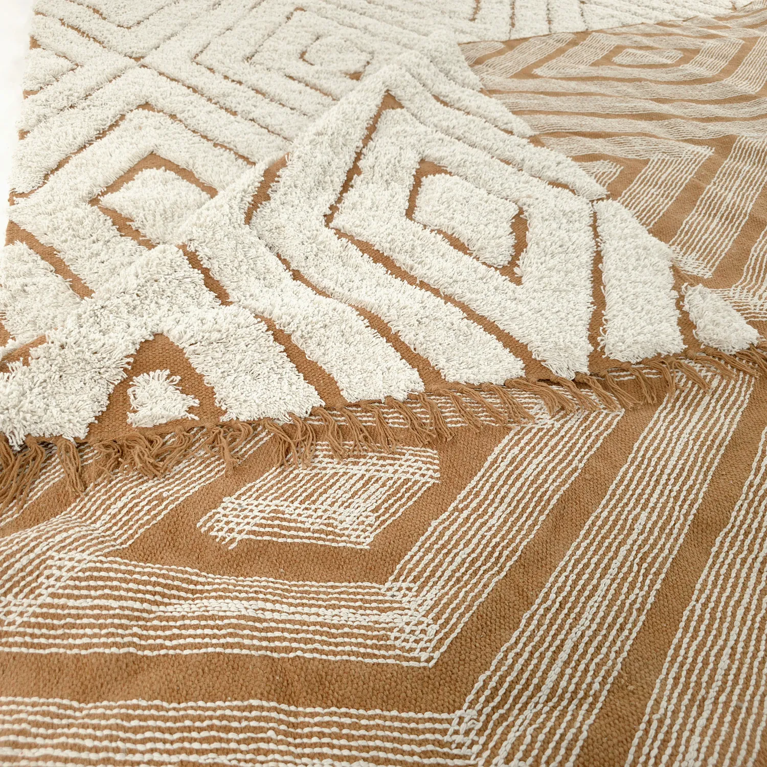 Koberce s dlhým vlasom - Holwell Natural Cotton Shaggy (špinavá biela/hnedá)