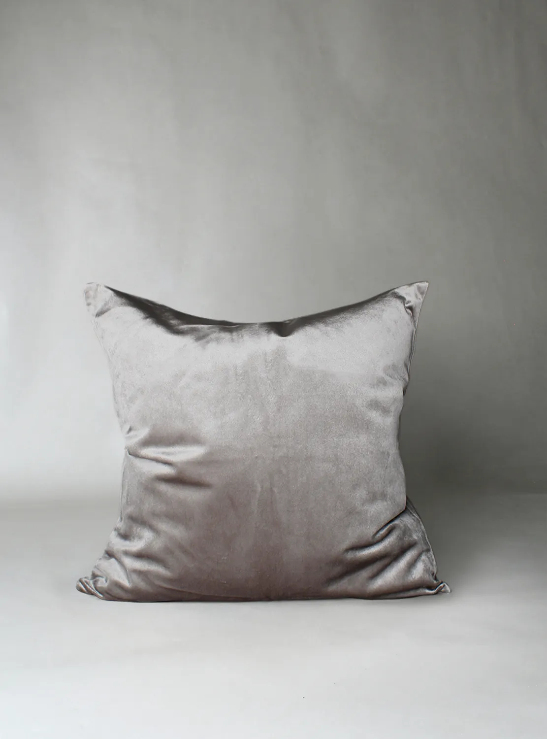 Puzdro na vankúš Marlyn z velvetu (svetlo šedé)