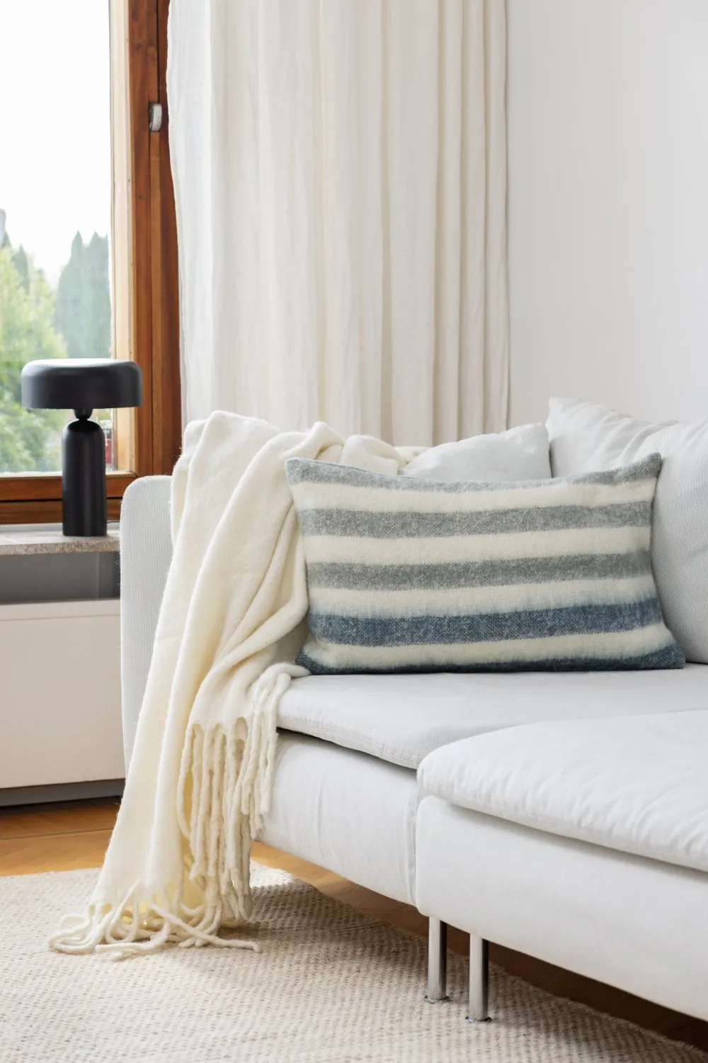 Puzdro na vankúš z vlnenej zmesi - Monica (modrá)