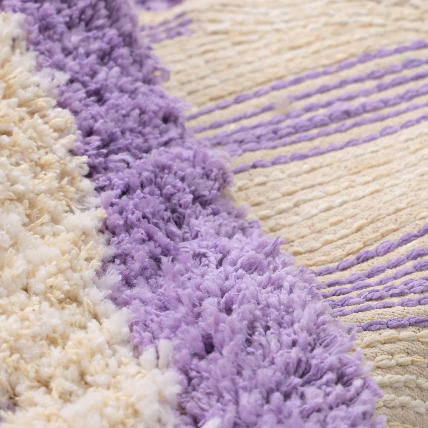 Kruhový koberec - Thira Stripe Cotton Shaggy (krém/svetlofialová)