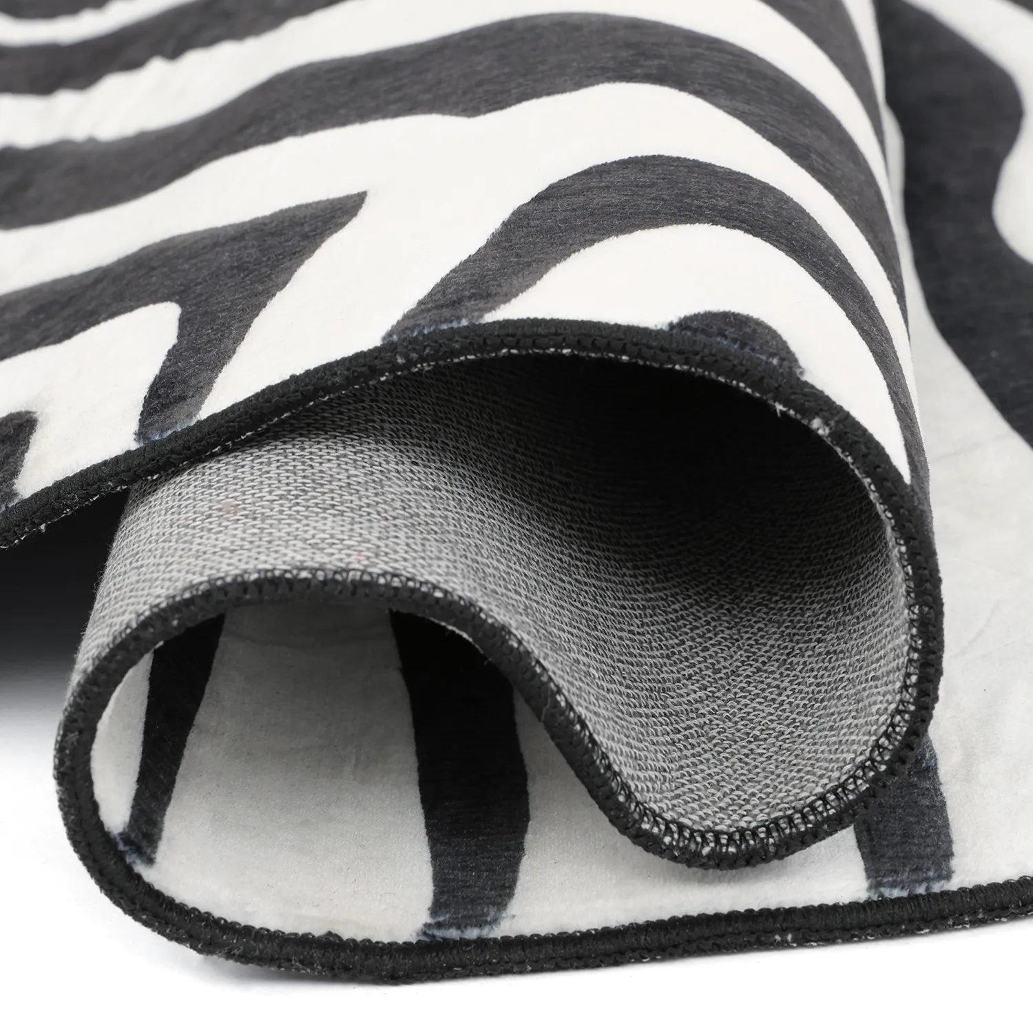 Okrúhly zvlnený koberec Wilton - Zebra (čierna/biela)