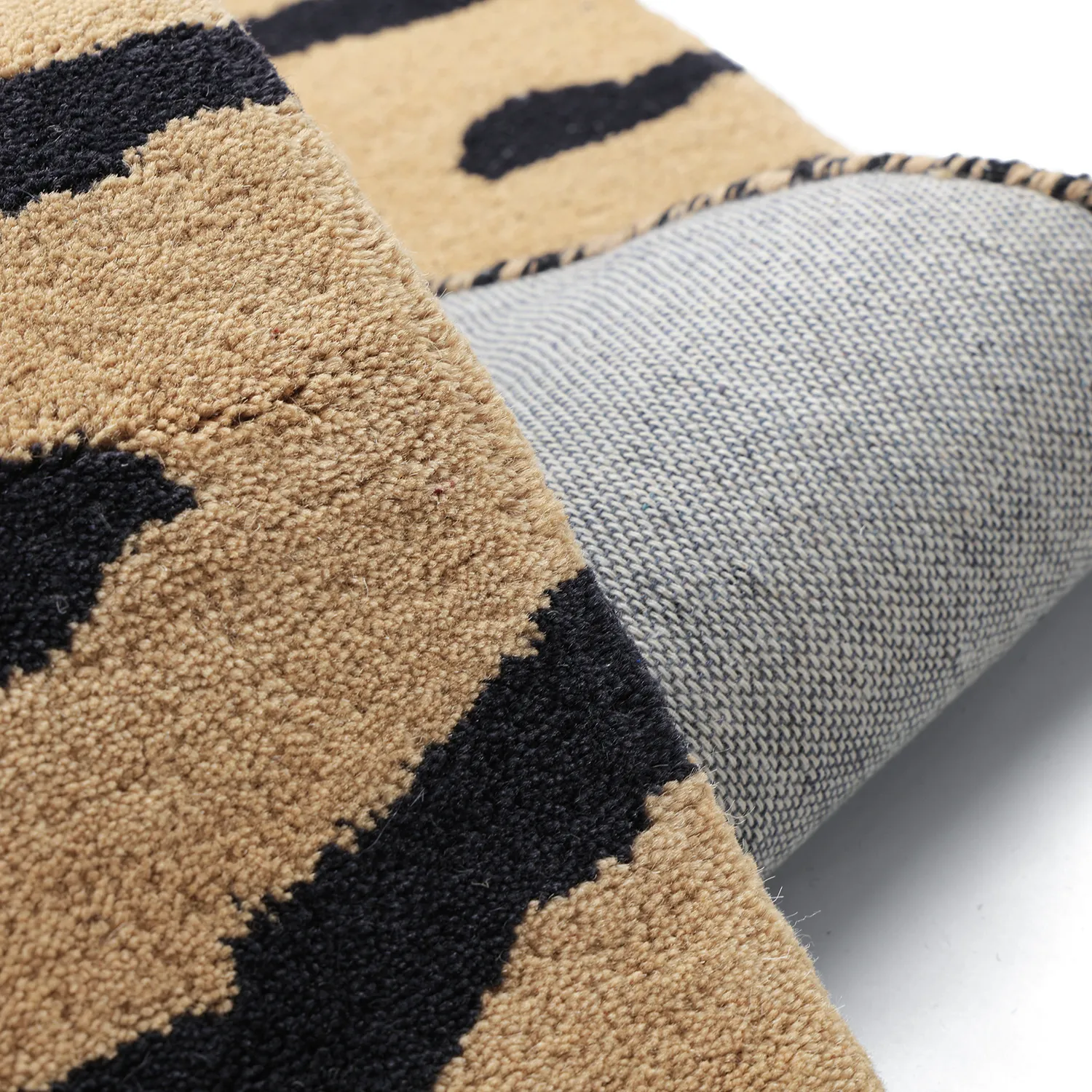 Koberec s dlhým vlasom - Zebra Tufted Wool Premium (béžová/čierna)