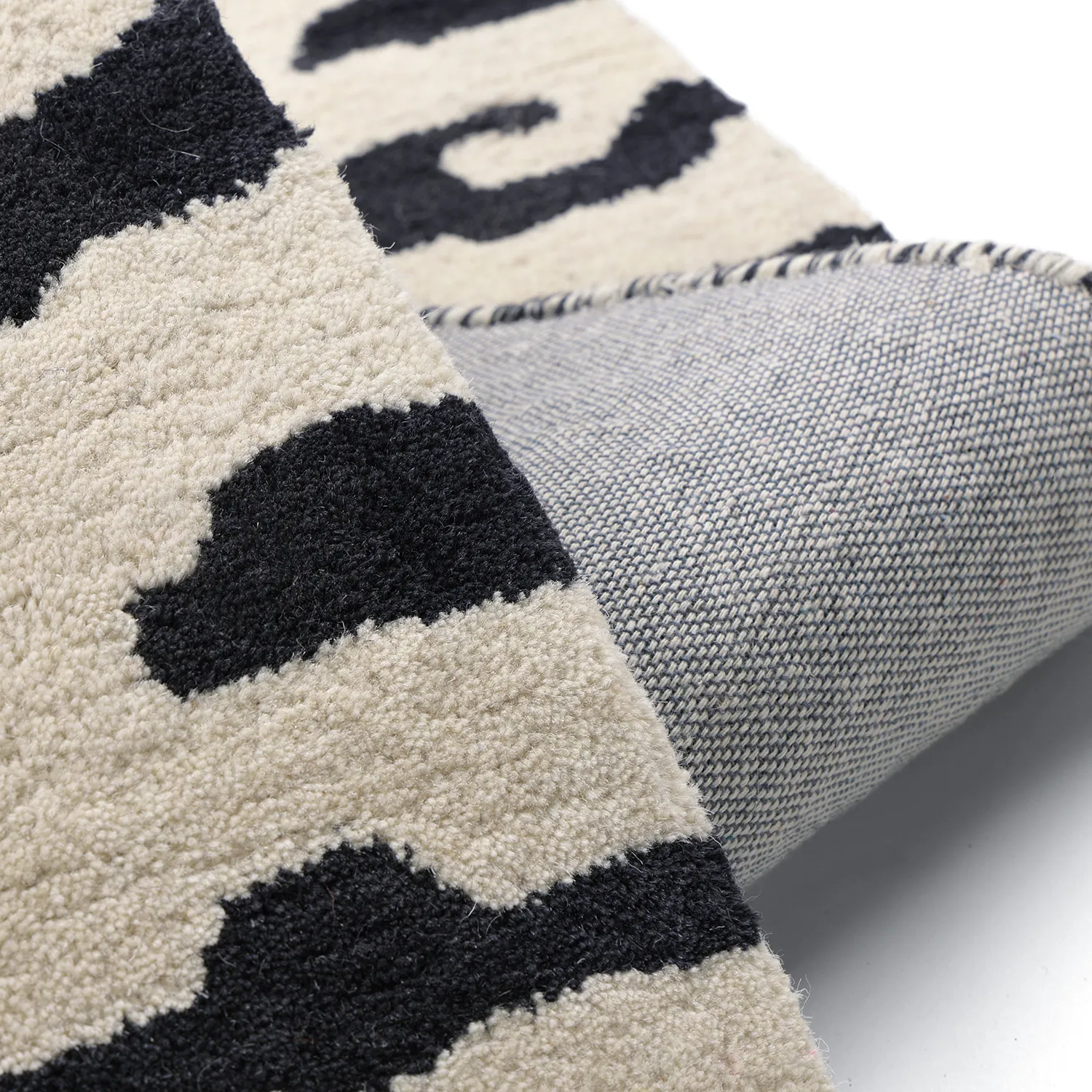 Koberec s dlhým vlasom - Zebra Tufted Wool Premium (biela/čierna)