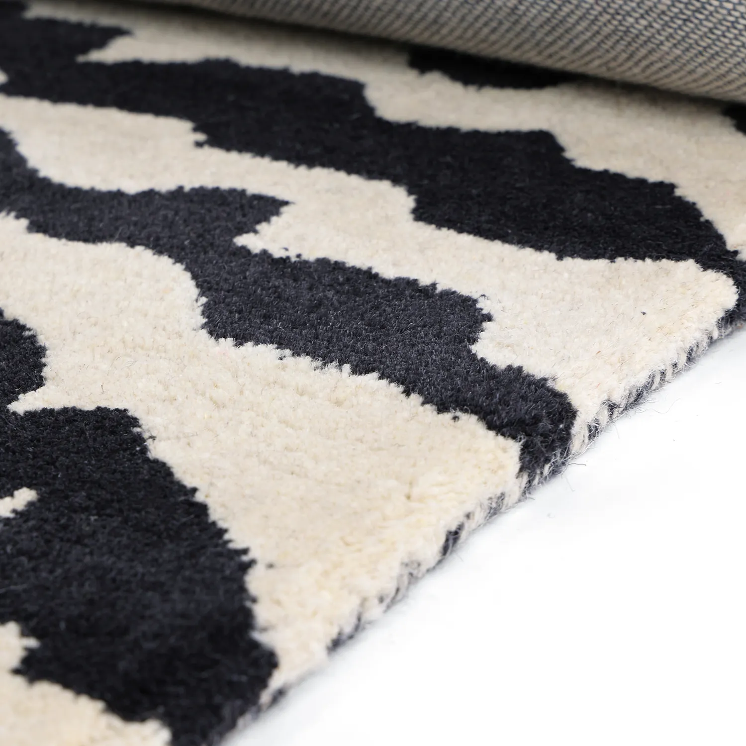 Koberec s dlhým vlasom - Zebra Tufted Wool Premium (biela/čierna)