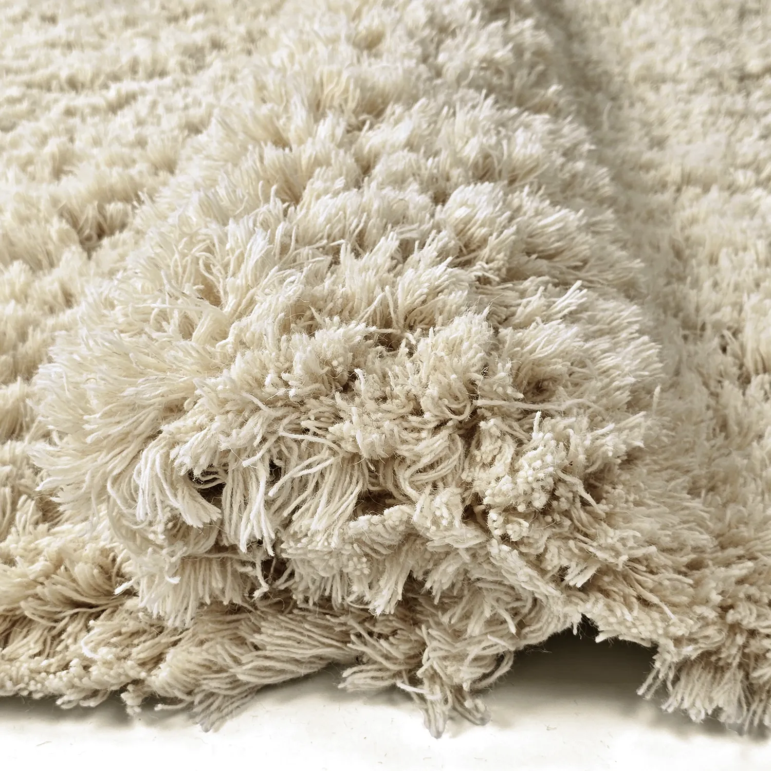 Koberce s dlhým vlasom - Fassale Hand Woven Wool Shaggy (krémový)