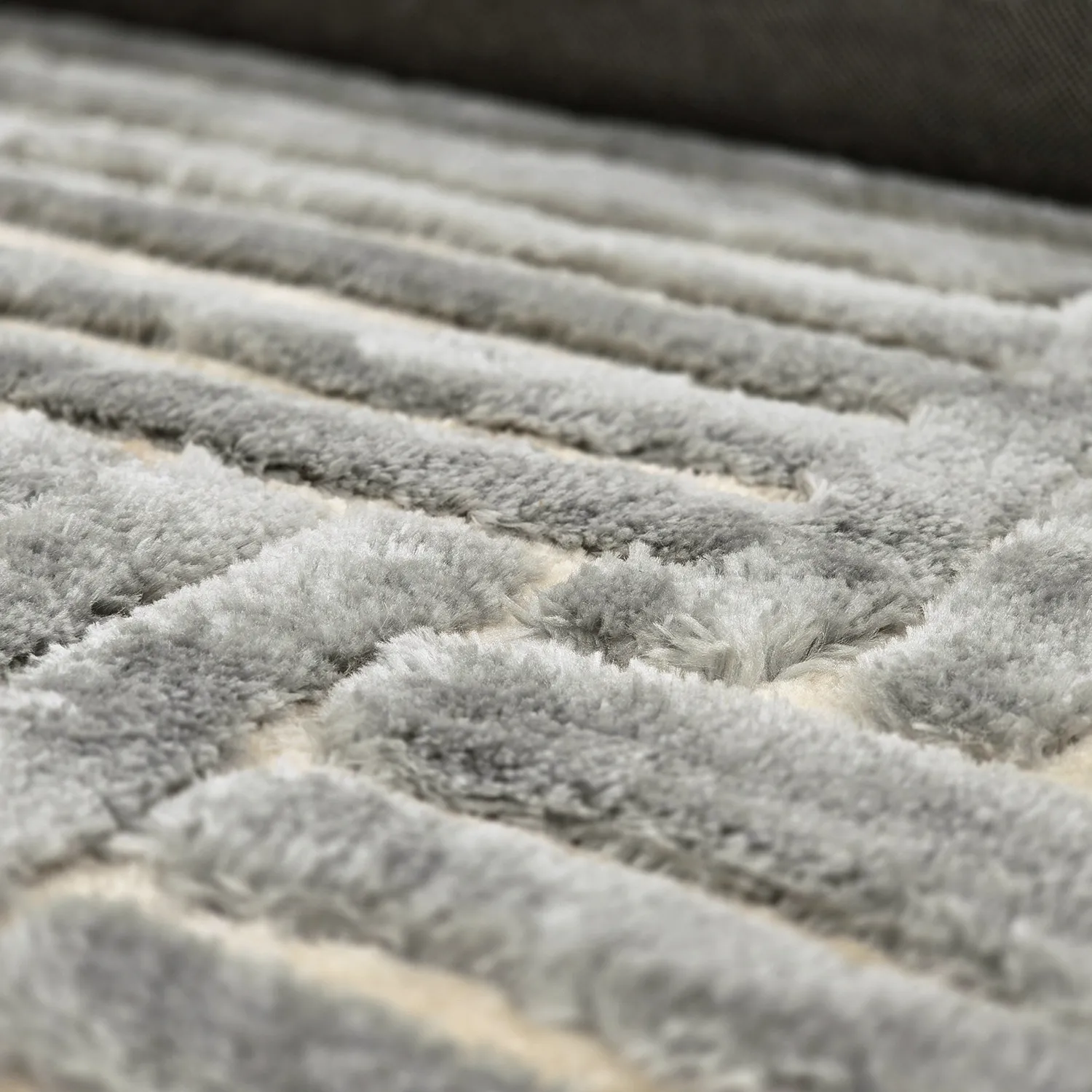 Koberce s dlhým vlasom - Tyros (krémová/sivá)
