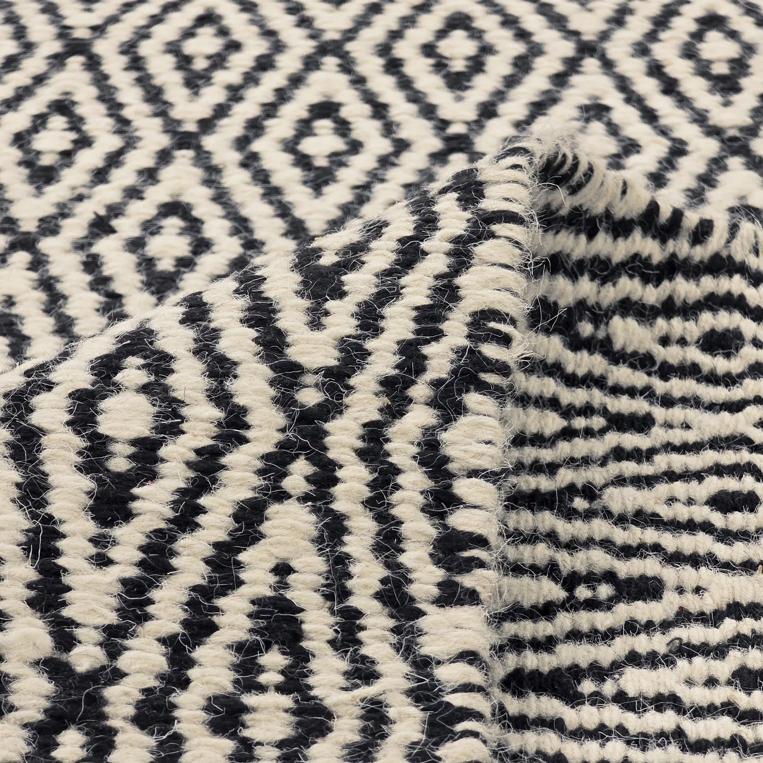 Vlnený koberec - Monastir (čierna/biela)