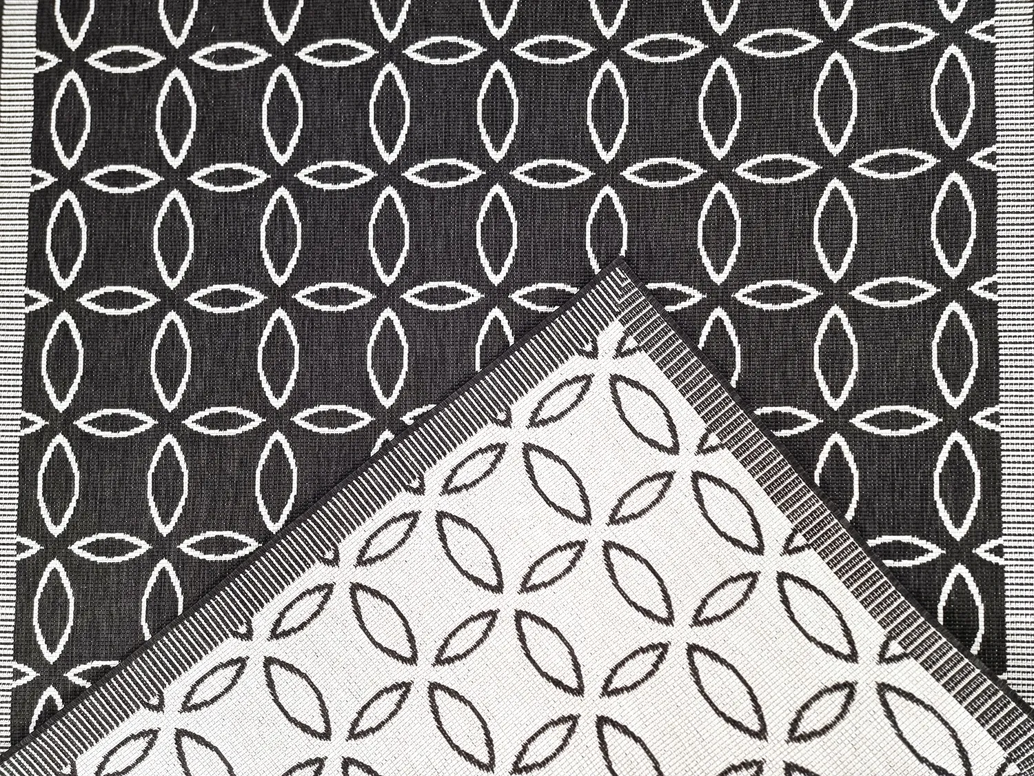 Koberec na vnútorné a vonkajšie použitie - Dewey (čierny)