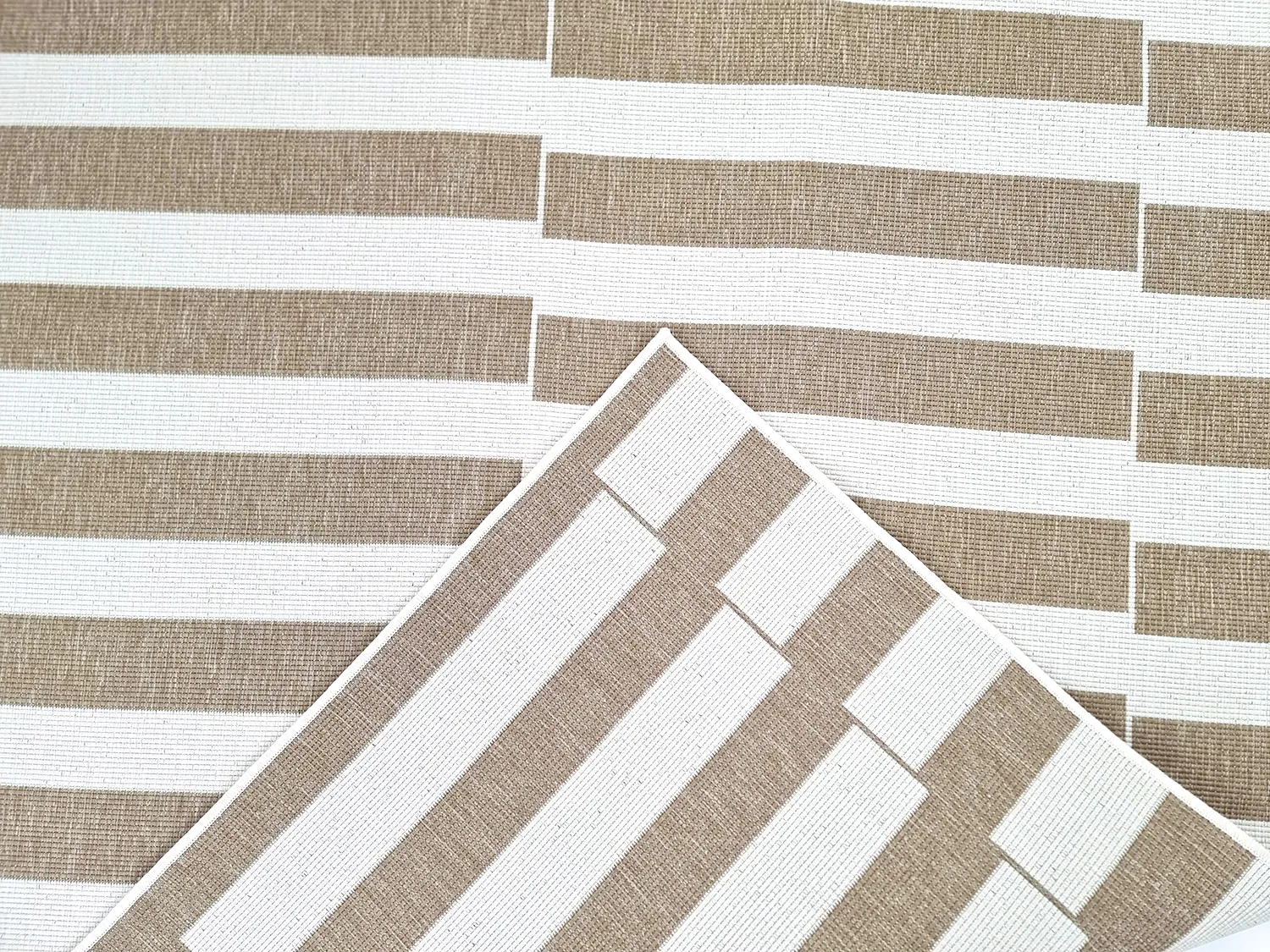 Koberec na interiér a exteriér - Doyle (béžový)