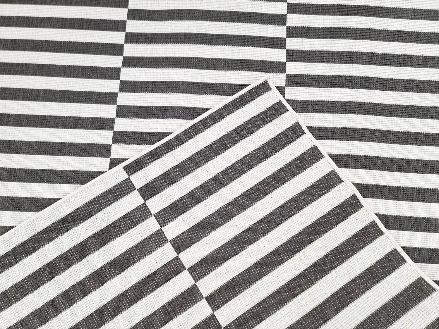 Koberec do interiéru a exteriéru - Roscoe (čierny)