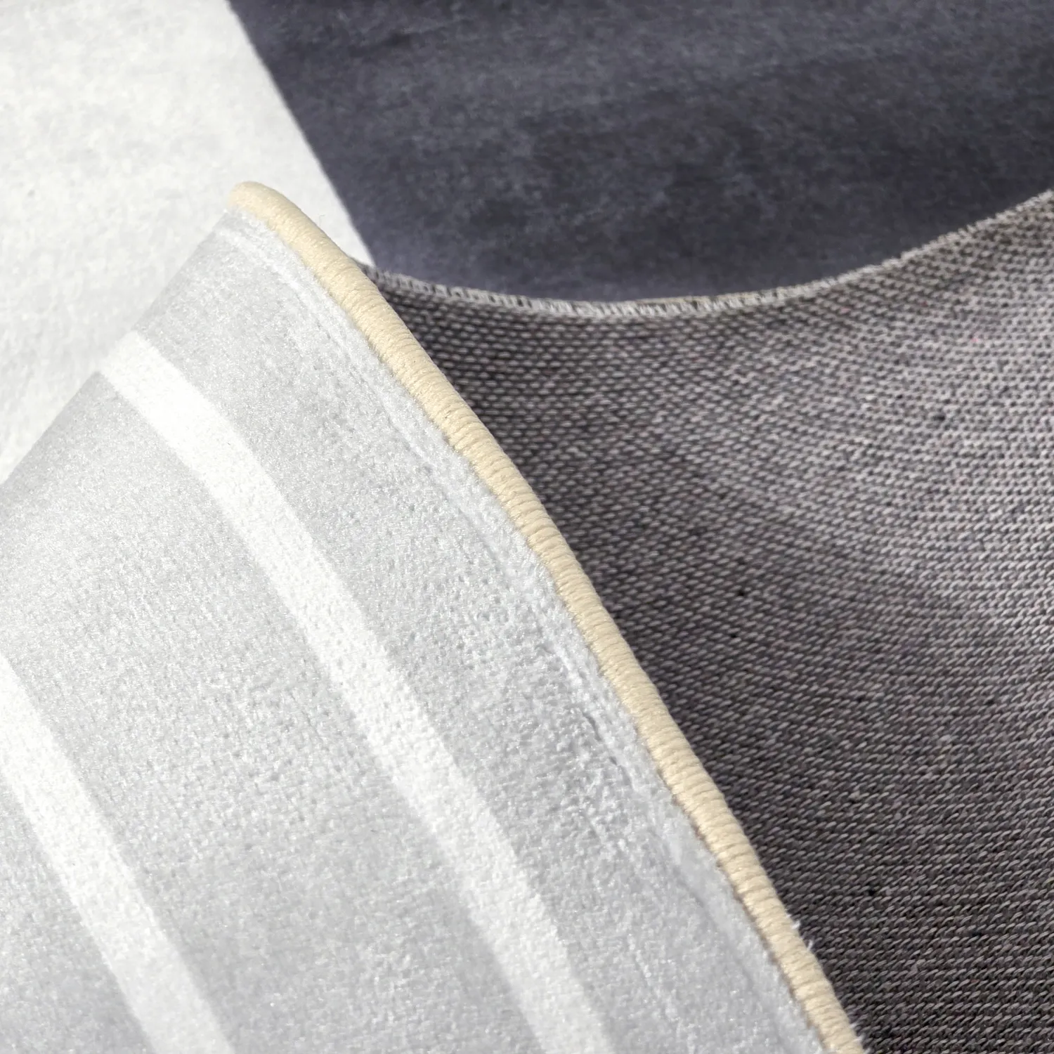 Koberec Wilton - Delft (biely/sivý/čierny)