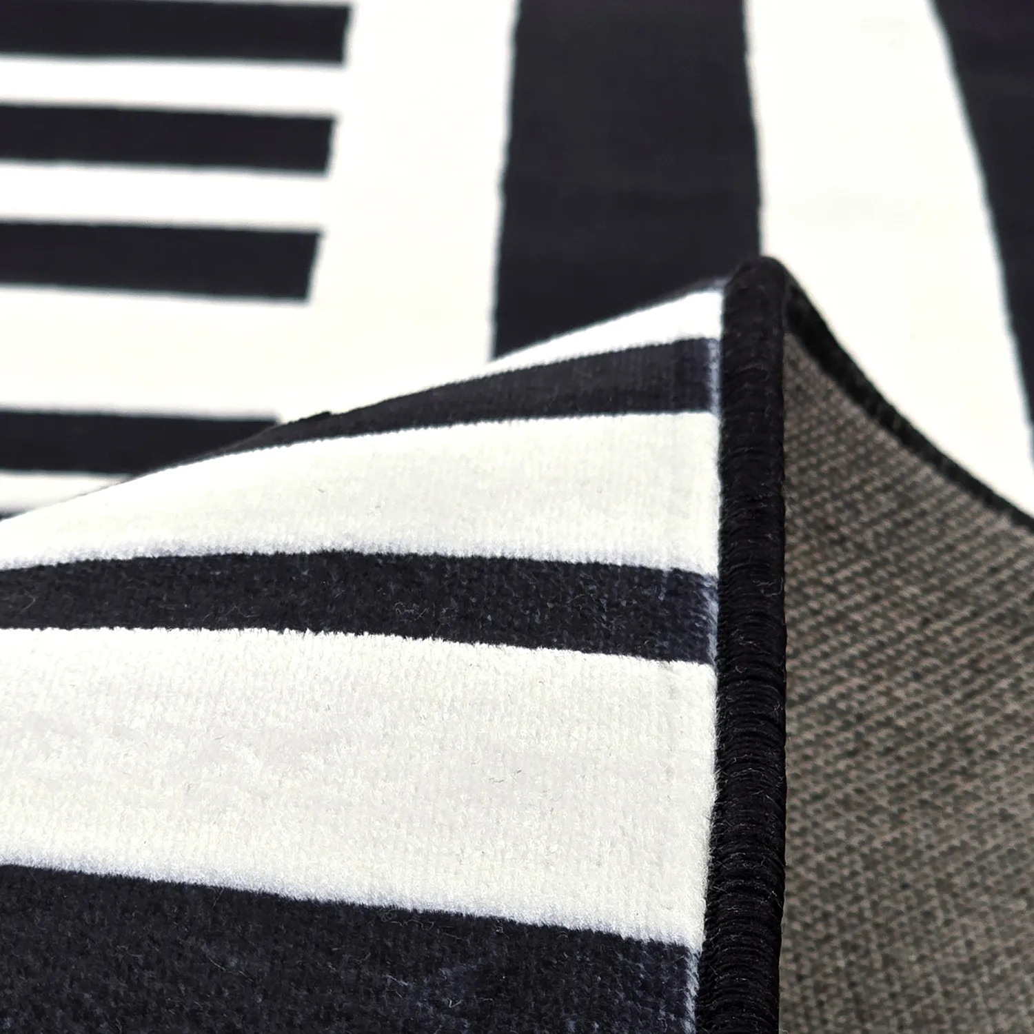 Koberec Wilton - Joma (čierny/biely)