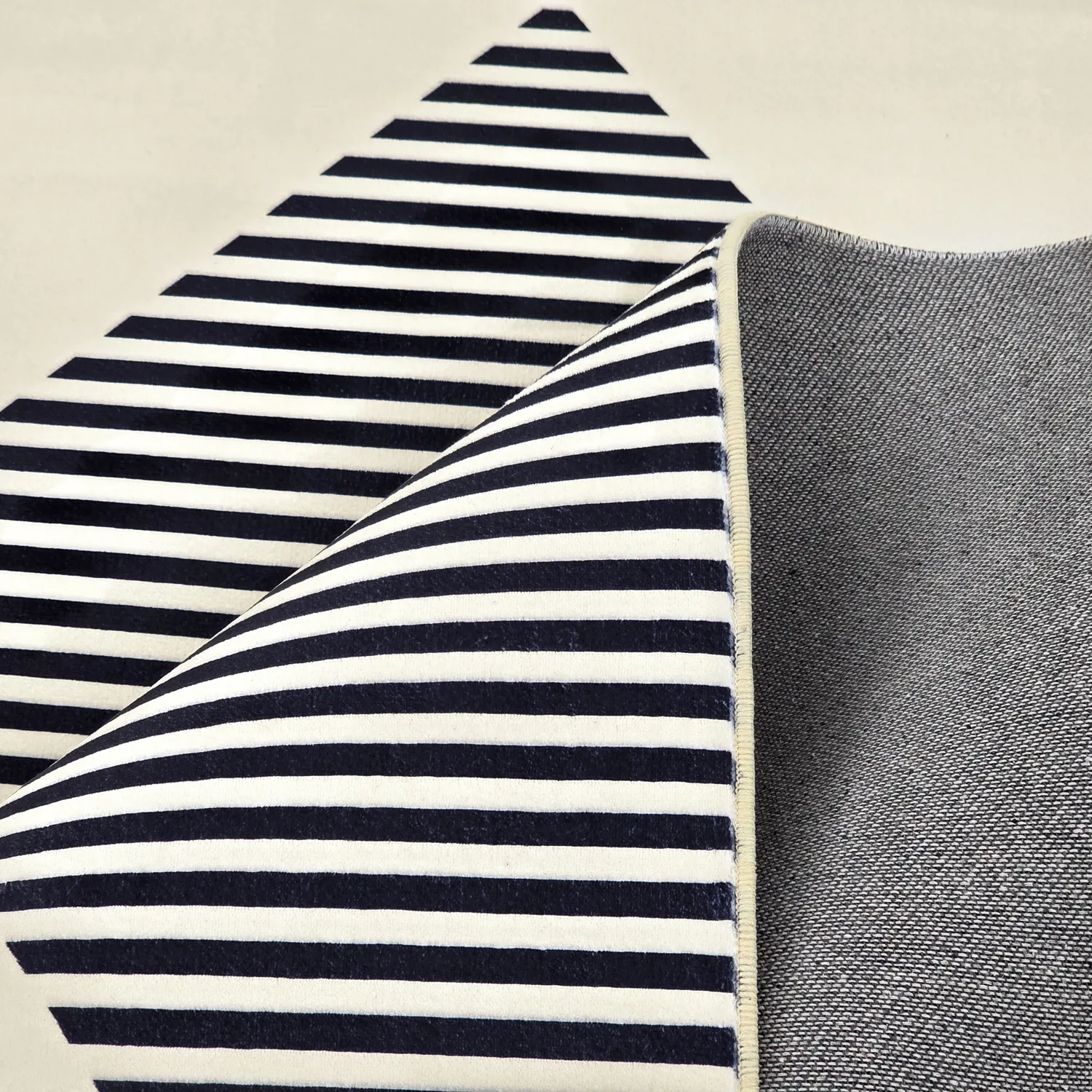 Koberec Wilton - Pucon (čierny/krémový)